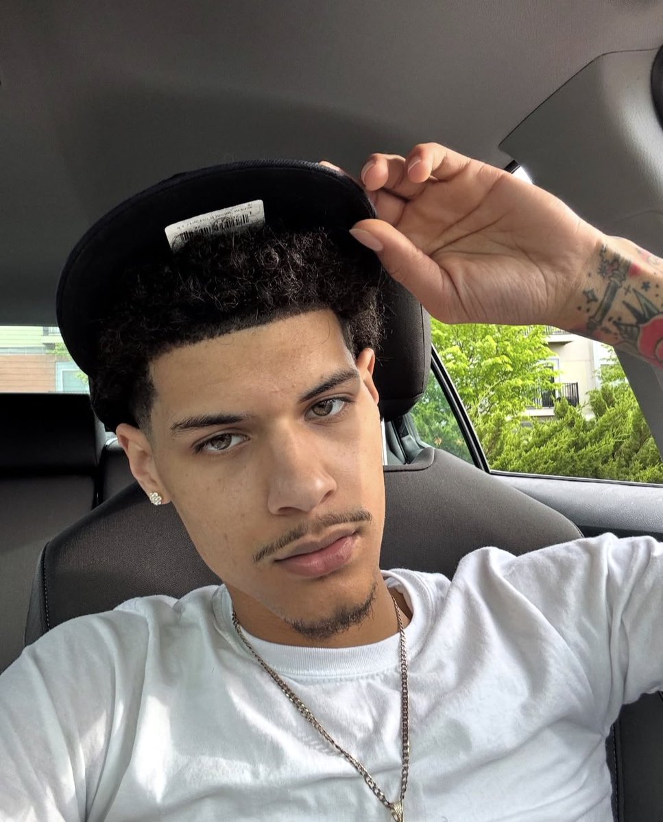 noah tweet media