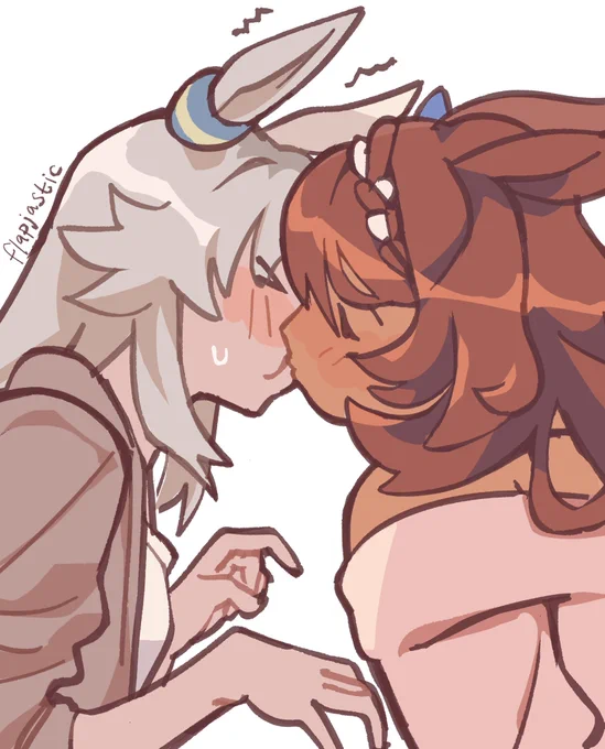 #ogucreek kiss… oguri doesn't know what to do with her hands