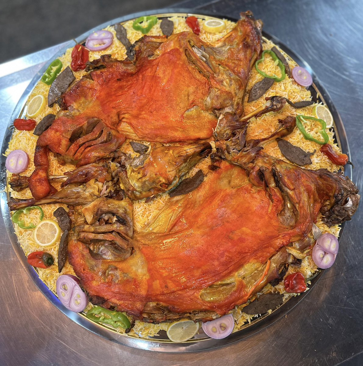 المندي اللي ما يختلف عليه اثنين😎🧡

اطلب الحين ولا تنسى الكود! [ نوح ] 

#الرياض #نوح #مندي #ذبايح #لحم #امطار #اجازة #مكة #رز #عزايم #مطاعم #جديد