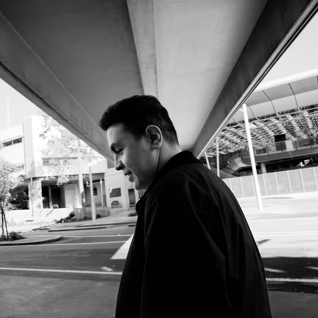 iPopBase's tweet image. Tulus shot by Dere.