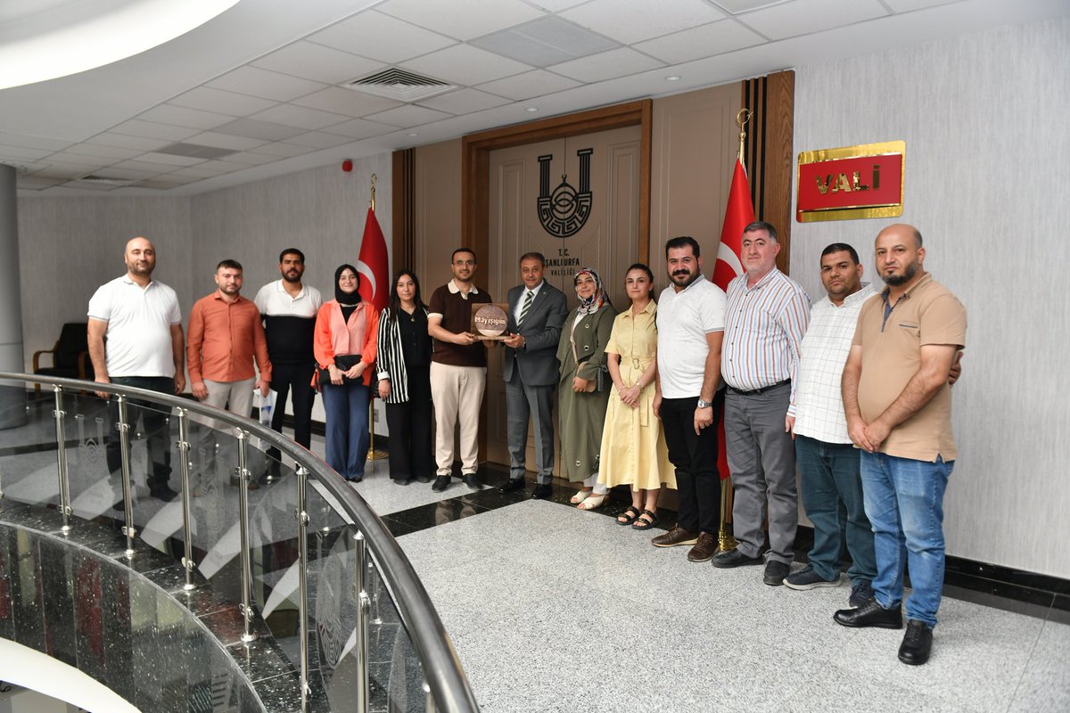 Ay Işığım Yardımlaşma Kültür ve Eğitim Derneği Başkanı Mehmet Nail Çiftçi ve Çalışma Arkadaşları 
Vali <a href="/hasansildak/">Hasan ŞILDAK</a>’ı 
Ziyaret Ettiler.