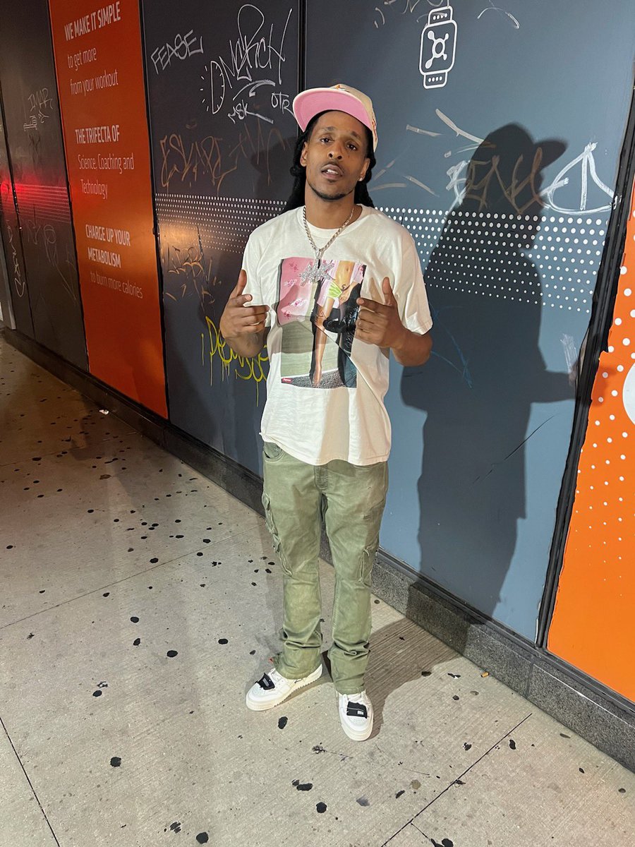 PUT THAT SHIT ON JUST BECAUSE‼️☔️ 0️⃣3️⃣5️⃣ #SUMMERTIMECHI #SNOOPLIFE #FOREVERNOOCH #SLICKWAY #BIGOLBOONIE #JAMAR🌍 
▪️
▪️
▪️
#chi #chicago #art #fashion #support #newmusic #hiphop #potd #fyp #virals #content #motivation #consistency #hardwork #album #mixtape #music #family #black