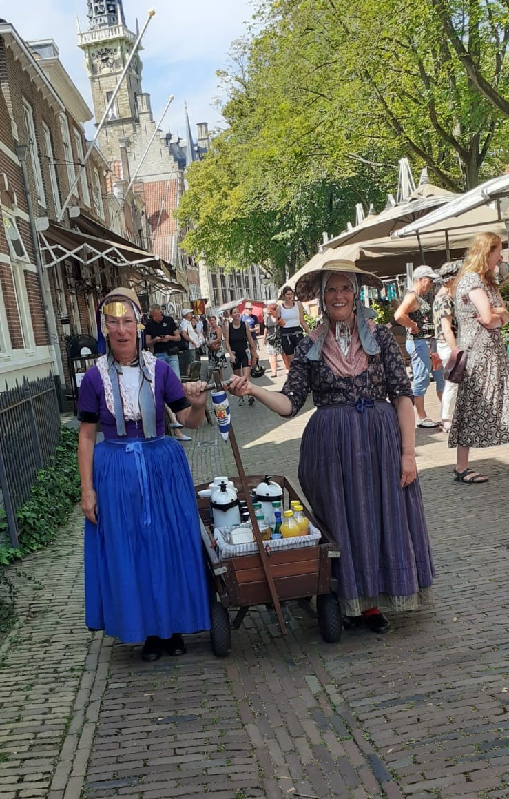 京子@オランダ🇳🇱 (@kyokodekker) on Twitter photo 明日、隣村で伝統的な民族衣装のショーがあるはずだったんだけど、暑さが戻ってきて32度越えるとかで延期に、、。マーケットはやってるみたいなんで覗きにいってこようかな。
しかし、もう寒くなる気でいたらなんなのこの暑さ、、、 明日、隣村で伝統的な民族衣装のショーがあるはずだったんだけど、暑さが戻ってきて32度越えるとかで延期に、、。マーケットはやってるみたいなんで覗きにいってこようかな。
しかし、もう寒くなる気でいたらなんなのこの暑さ、、、