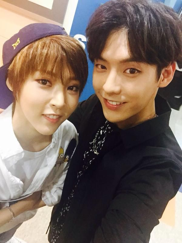 npomvtt's tweet photo. Moonbyul do MAMAMOO e Huta (Lee Minhyuk) do BTOB https://t.co/IOr45XtQQT