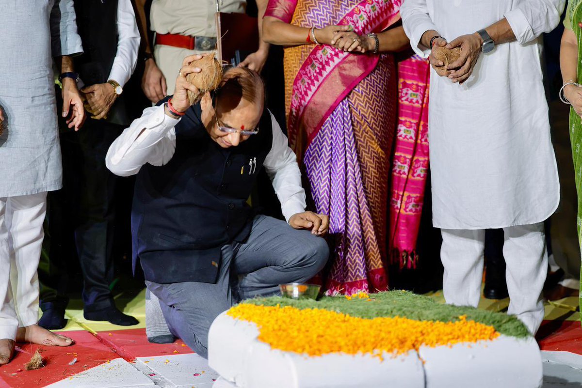 LtGovDelhi's tweet photo. Laid the foundation stone of an iconic Clock Tower at Mandir Marg in New Delhi, along with Hon’ble Chief Minister, Smt Rekha Gupta, Hon’ble Minister, Shri Pravesh Sahib Singh and Hon’ble MP, Bansuri Swaraj. 

The nearly 27 meter tall clock tower, being built by New Delhi Municipal Council, derives its elements from Delhi’s different historical architectural styles - dome from the India Gate, columns from the temple complex of Qutub Minar and outer brick construction from Shahjahanabad - making it a modern day architectural masterpiece. 

Positioned at the strategic Shankar Road - Mandir Marg junction, that serves as the entrance to the NDMC area, the clock tower would catch maximum eyeballs from the daily passersby as well as tourists visiting the area. 

This clock tower would prove to be a landmark not only for the people of Delhi but also a milestone in the journey of Delhi’s urban redevelopment in which NDMC is playing a critical role.