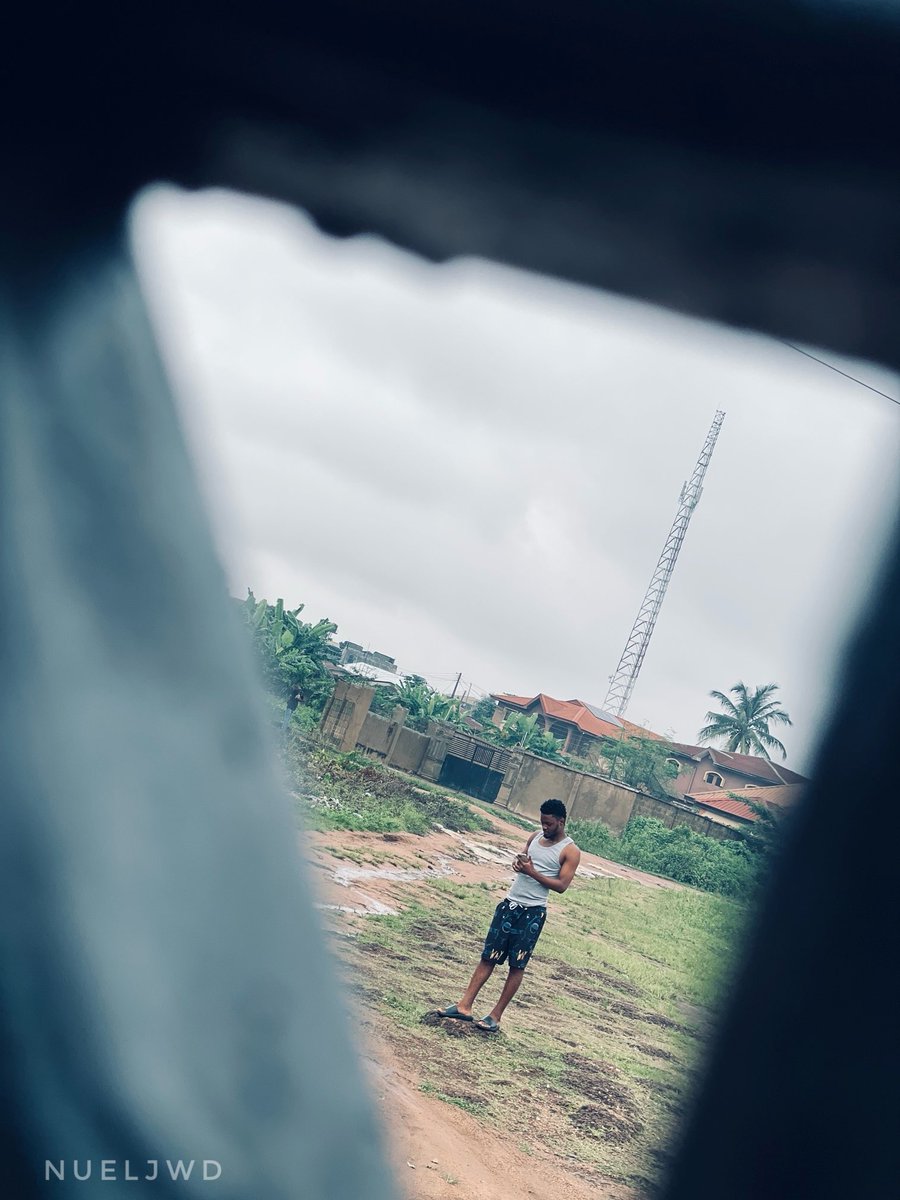 nuel_jwd's tweet photo. Portraits shot where the wind talks and the sun paints 🎨
This is Nuel — welcome to my world.
#Portraits #StreetLens https://t.co/TRTpA39AHR