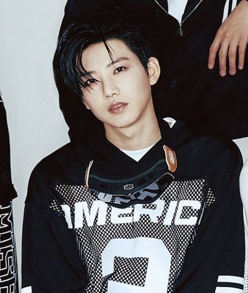 His face card fits every concept...
WELL YES JUNKYU KIM 💥💥💥💥