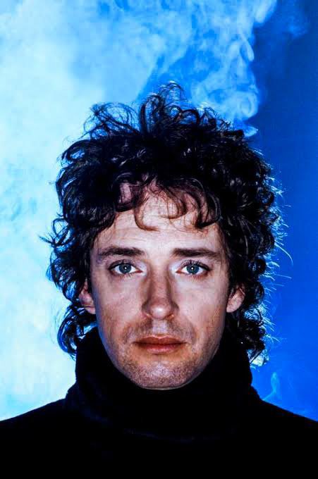 Un día como hoy pero de 1959, nació el legendario Gustavo Cerati. Estaría cumpliendo 66 años. Físicamente no está, pero su música y legado nos seguirán acompañando. Recordarte es un hermoso lugar.

¡Gracias totales genio! #GustavoCerati