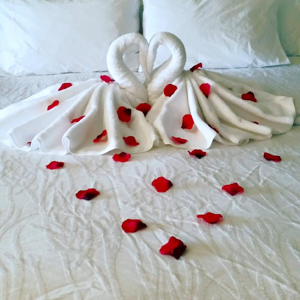 HGICrabtree's tweet image. You're one step away from surprising someone you love with a getaway! ✈️💖 Imagine the smiles, laughter, and unforgettable moments you'll create together. 🌅 Start planning today and make their dreams come true! #GetawaySurprise #LoveAndTravel #CreateMemories