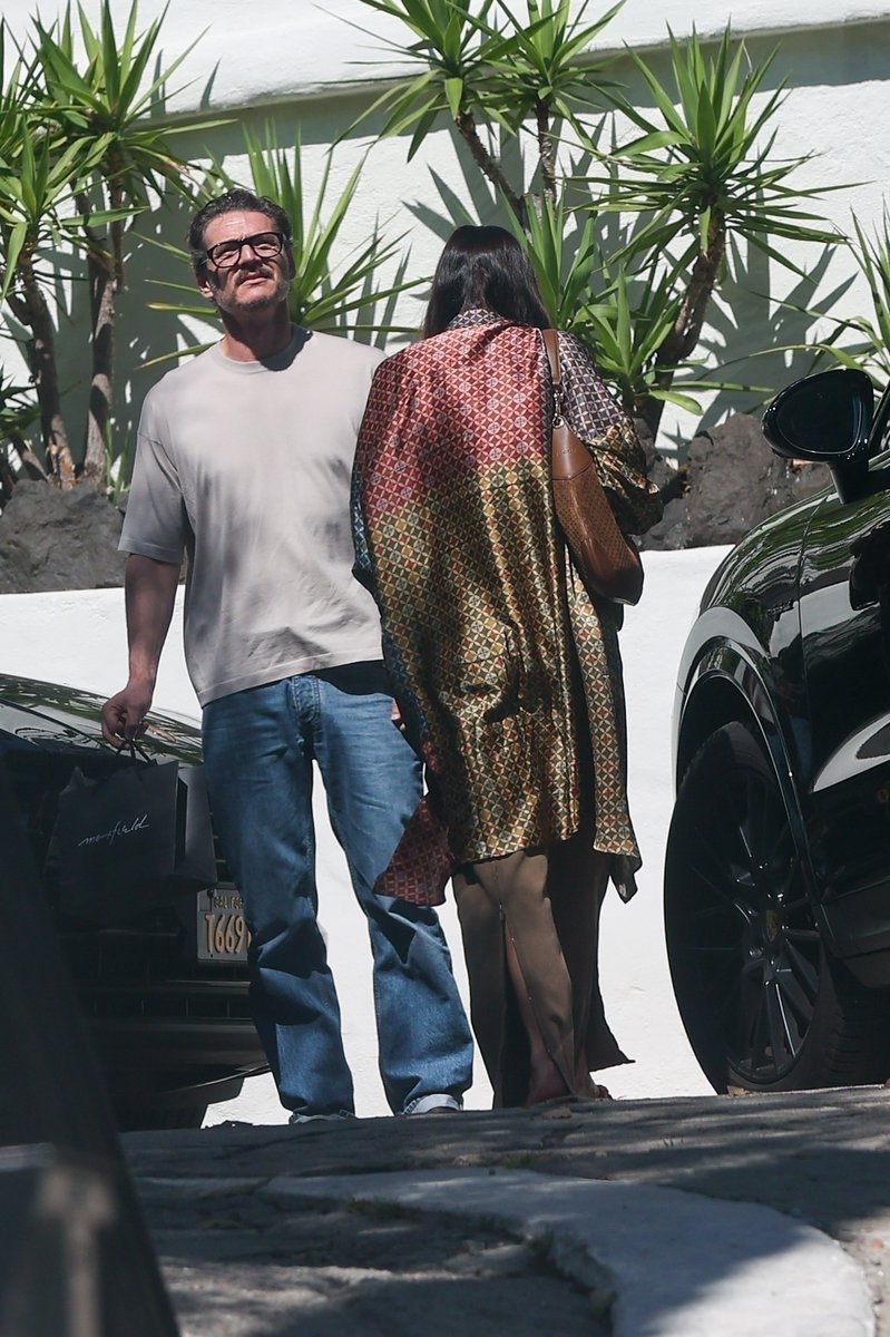 Pedro Pascal Photos tweet media