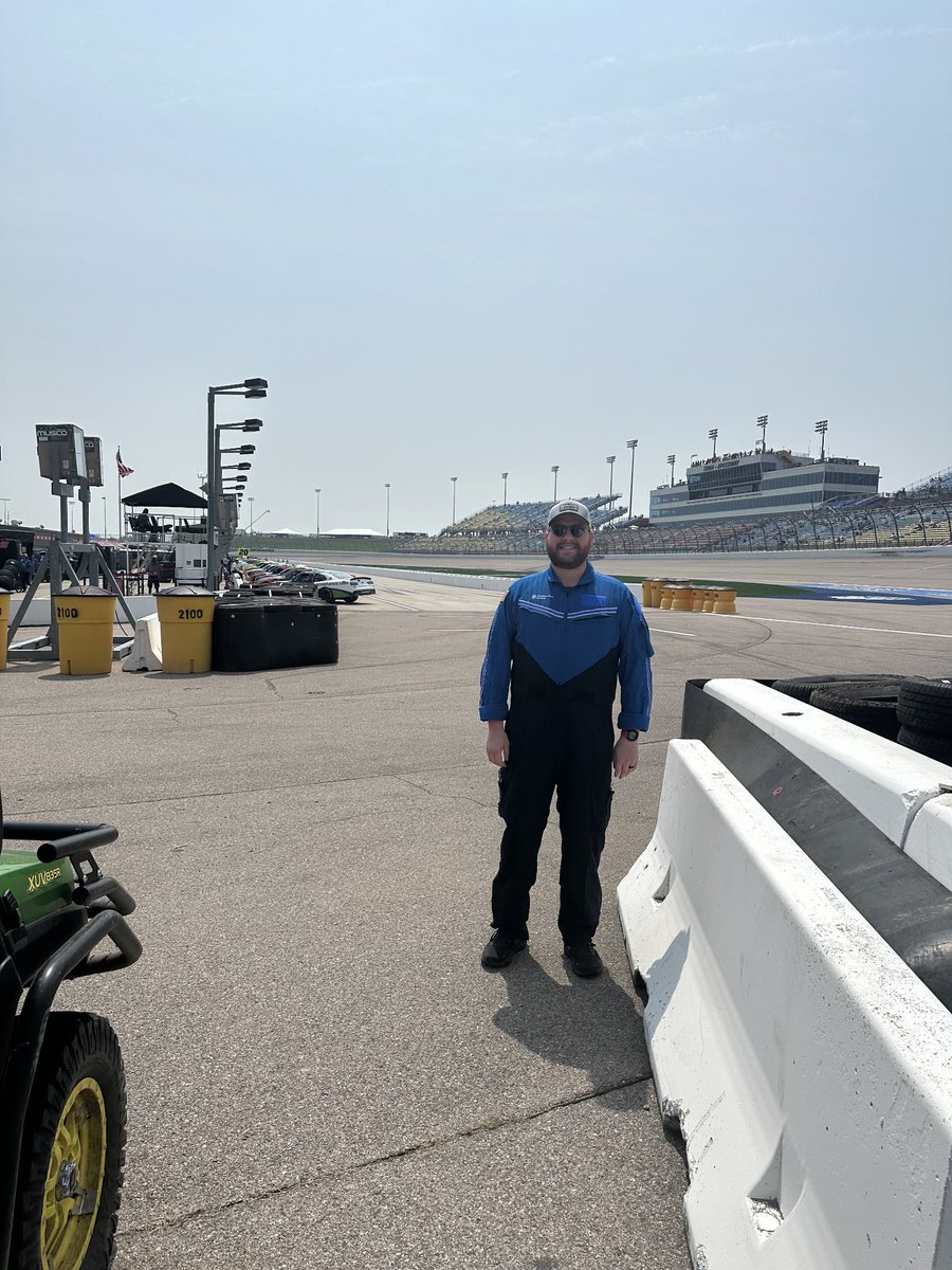 IMMCEMResident's tweet photo. Race Day in Des Moines 🏎

Our residents had the opportunity to participate as EMS providers for IndyCar and NASCAR races this summer. It was loud, it was fast,  it was hot.

Needless to say, we had a great time. Can't wait for next year! https://t.co/OCr6uyaKLB