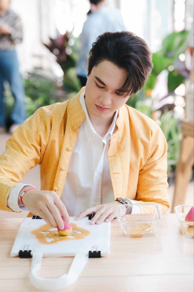 Siam_Paragon's tweet photo. เก็บตกความน่ารักของ @mikepanitan_072 ในงาน #แพรพัสตราบรมราชินีนาถ ค่ะ 🤍 

#ไมกี้ปณิธาน ร่วมงาน “แพรพัสตรา บรมราชินีนาถ” ณ พาร์ค พารากอน สยามพารากอน

MIKEY AT SIAM PARAGON 

#งานแพรพัสตราที่สยามพารากอน
#นิทรรศการผ้าไทย #MikePanitan #SiamParagon https://t.co/J5QPFpF07u