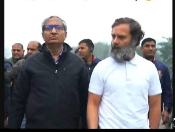 Nguptaprakash's tweet photo. @ravish_journo Beware of #LeftistZihadiNexus
कहनी है एक बात हमें इस देश के पहरेदारों से
संभल के रहना घर में छुपे हुए गद्दारों से
मसखरे #पप्पू को नेता बनाना मुश्किल ही नहीं नामुमकिन है
#MoU2008(secret deal between Congress and CCP)
#DynastySlaves
#Piddis
#Pappu
#ClownPrince https://t.co/ixLKeqFiwC