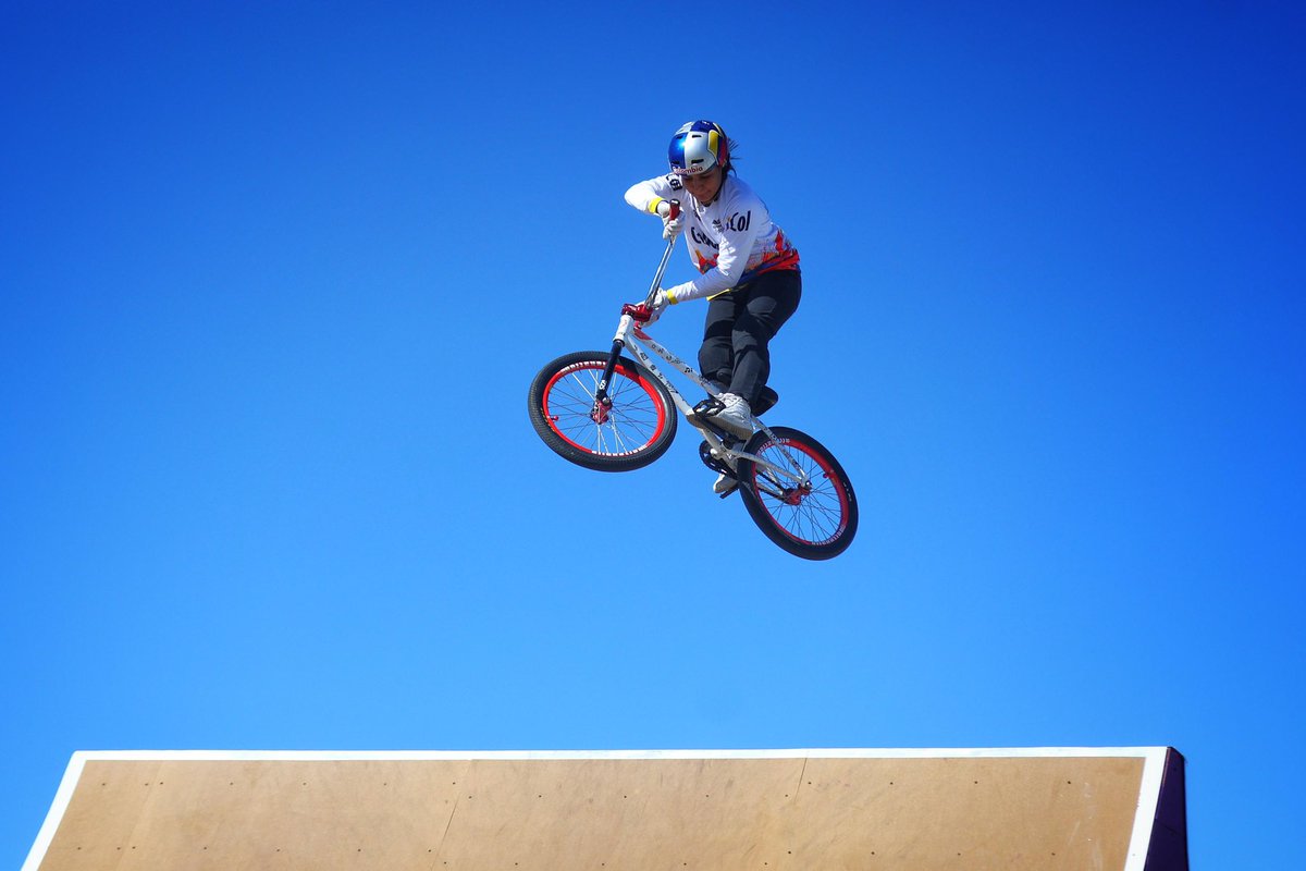 🙌🏻 ¿Qué si el talento viene de casa? 

Pues las hermanas Villegas lo confirman. De su natal Buga al podio panamericano. Lizsurley aumenta el orgullo familiar y de todo un país con la 🥈 que les cumple un sueño de niñas.

¡Igual ellas sobre sus bicis siempre van por más!