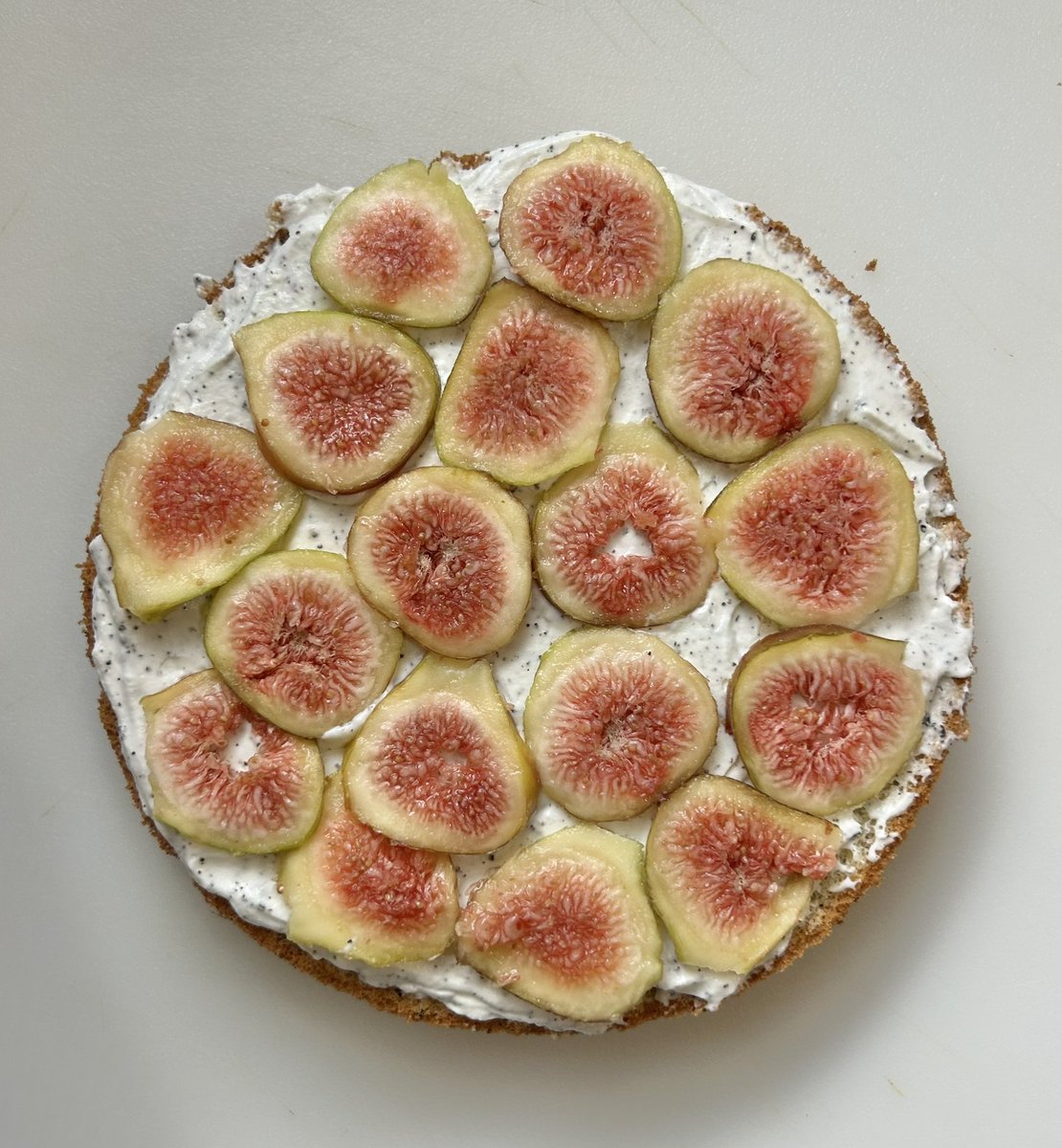 hamachiicrudo's tweet photo. Black tea chiffon cake with figs &amp; jasmine oolong cream 🫖🍰 https://t.co/Zv4nvpLeg3