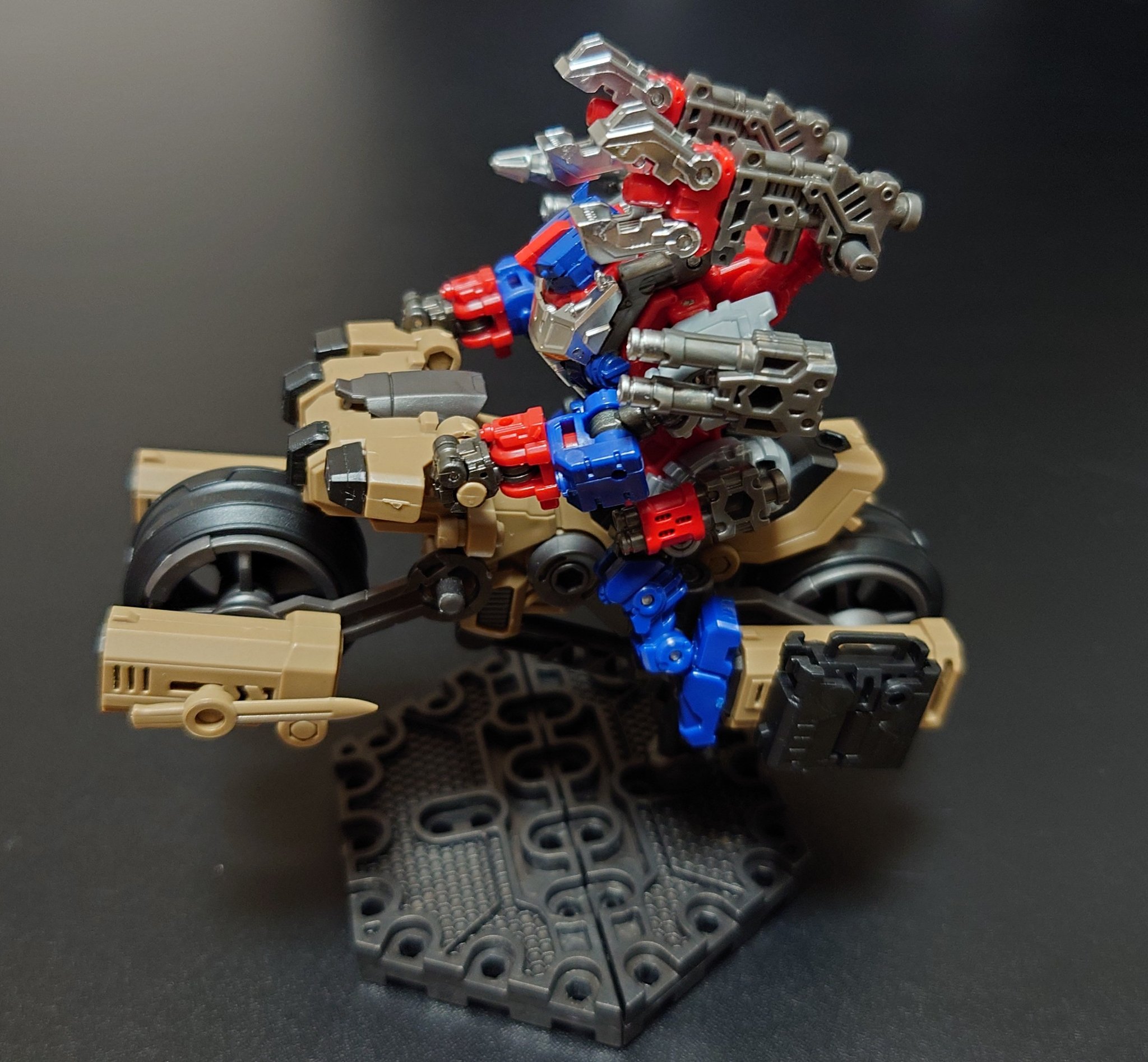 【値引】お家で本格バトル！ロボットが家にやってくる！ 対戦おもちゃ』ジャイロバトルロボット｜進化系ジャイロバトル