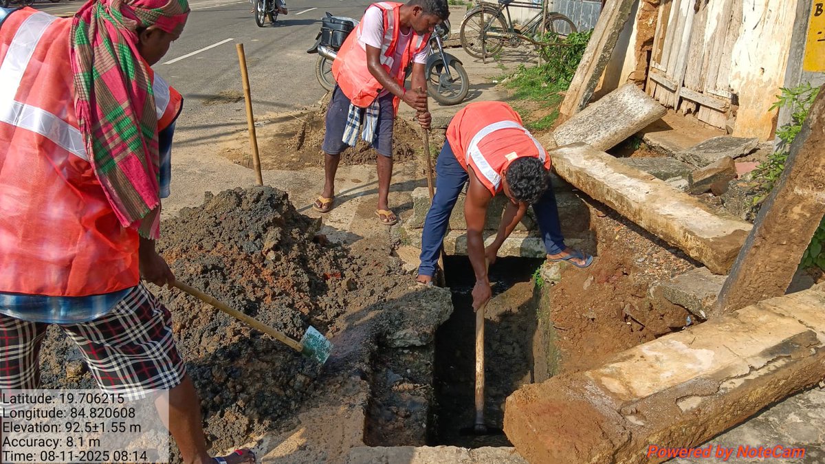 Organization of cleanliness drive at NAC Polasara under #HarGharTirangaHarGharSwachhata
#HarGharTiranga2025 
<a href="/HUDDeptOdisha/">H & UD Dept</a> <a href="/Ganjam_Admin/">Collector & District Magistrate, Ganjam</a> <a href="/DUDA_Ganjam/">DUDA Ganjam</a> <a href="/SwachhBharatGov/">Swachh Bharat Urban</a>