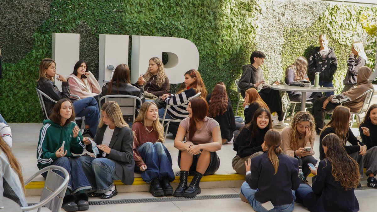 ¡No esperes hasta el año que viene! 🔜 Empezá tu carrera en agosto.
Ser parte de la #UniversidadDePalermo es una experiencia transformadora. ¡Sumate a la comunidad UP!

Conocé más sobre tu carrera 📲 palermo.edu