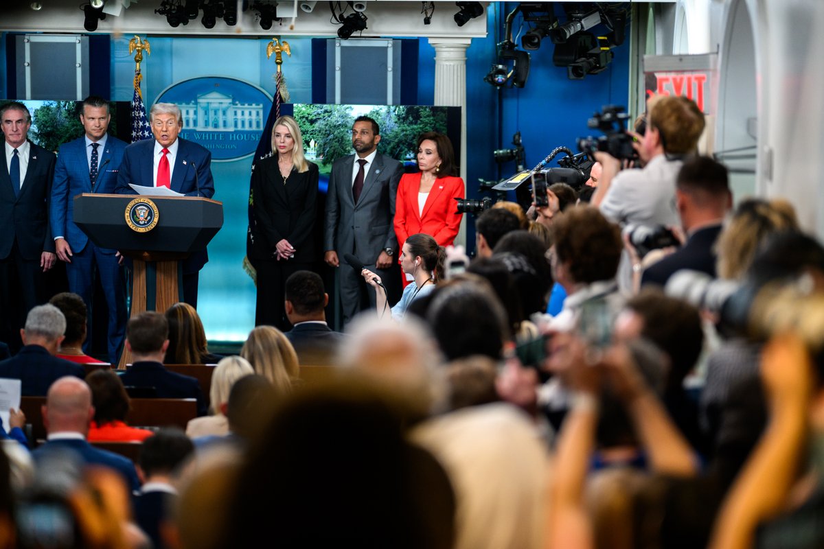 WhiteHouse's tweet photo. President Donald J. Trump invokes the D.C. Home Rule Act to place the D.C. Metropolitan Police Department under federal control and deploy the National Guard to make our nation's capital safe again.🇺🇸 https://t.co/SSX6084Dzm