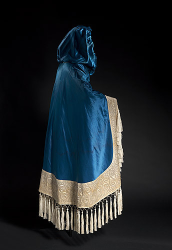 wikivictorian's tweet photo. Cloak designed by Leon Bakst for the Ballets Russes, 1914. National Gallery of Australia. https://t.co/pd05AGNNld