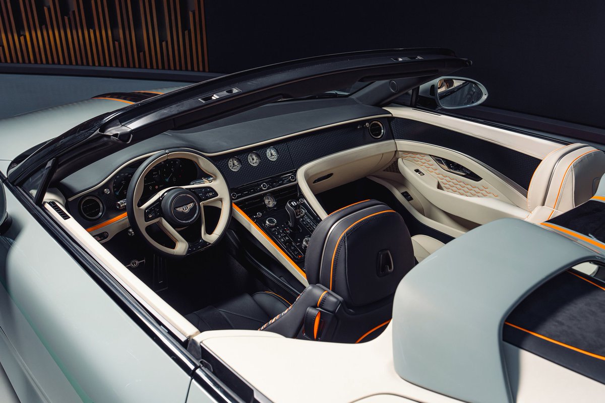 MotorShowme's tweet image. Bentley Mulliner unveils the first Batur Convertible: 740 bhp W12, unique ‘one plus one’ cabin, Opalite finish with Beluga &amp;amp; Mandarin accents. Limited-run, debuted at Goodwood, now at Monterey Car Week.
#BentleyBatur #Mulliner #W12Engine #MotorShow #MotorShowme