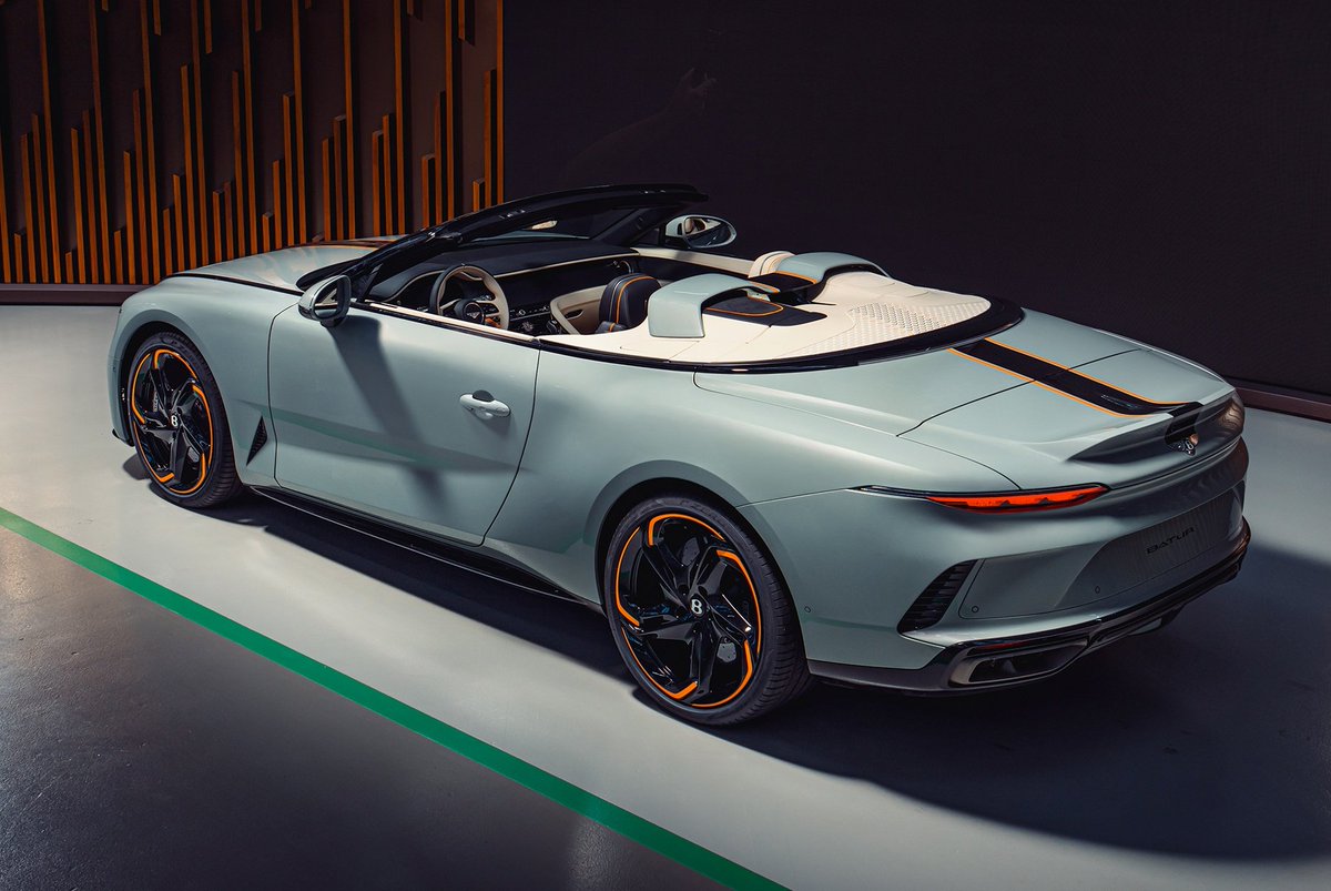 MotorShowme's tweet image. Bentley Mulliner unveils the first Batur Convertible: 740 bhp W12, unique ‘one plus one’ cabin, Opalite finish with Beluga &amp;amp; Mandarin accents. Limited-run, debuted at Goodwood, now at Monterey Car Week.
#BentleyBatur #Mulliner #W12Engine #MotorShow #MotorShowme