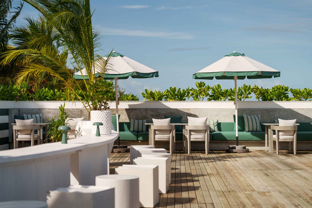 sunsiyamresorts's tweet photo. Perched above the turquoise waters of the Maldives, the Nautilus Bar at Sun Siyam Vilu Reef is more than a place to enjoy a drink it’s a space designed for moments you’ll want to linger in.

Think elegant interiors, bespoke finishes, and uninterrupted ocean views that set the scene for pure relaxation.

Whether you’re here to unwind, connect, or simply enjoy the view, the Nautilus Bar welcomes you.

Discover more: https://t.co/hVvDZnAsXL

#SunSiyamViluReef #SunSiyam #Maldives