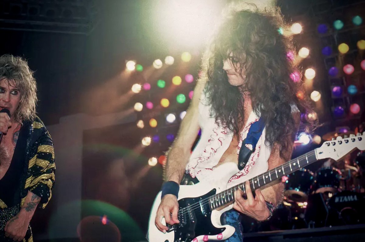 Jake E. Lee Reflects on His Time with OZZY 🎸🦇 

→ tinyurl.com/52y3yswv

via <a href="/UltClassicRock/">UltimateClassicRock</a> 

#ギタリスト #guitarist