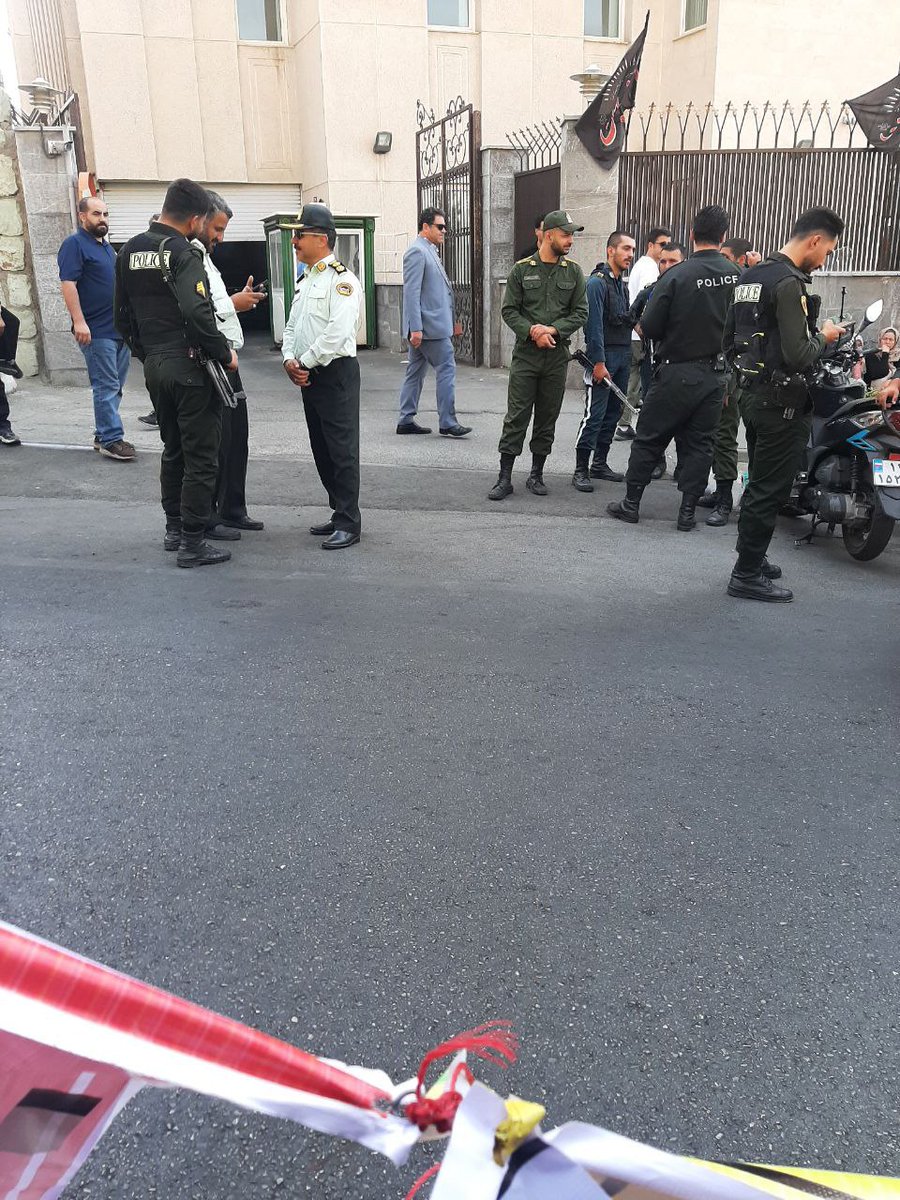 سرگوبگران در جلوی دادسرای فاسد ناحیه  ۵

#IRGCterrorists