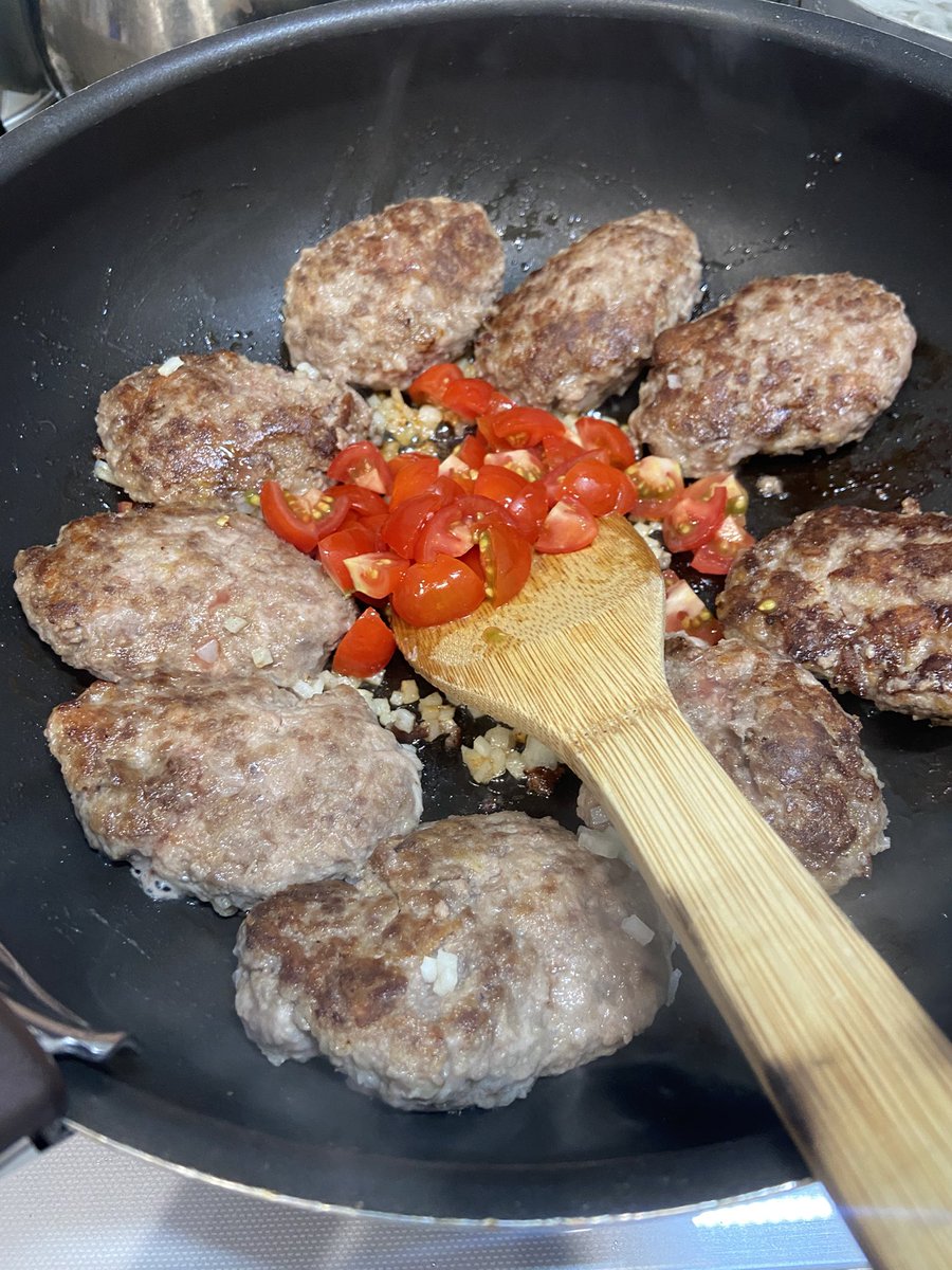 Sima_Uma_ko's tweet photo. トマト煮込みハンバーグ🍅
ミニトマトとトマトジュース使用♡ https://t.co/uKglG2yJC5