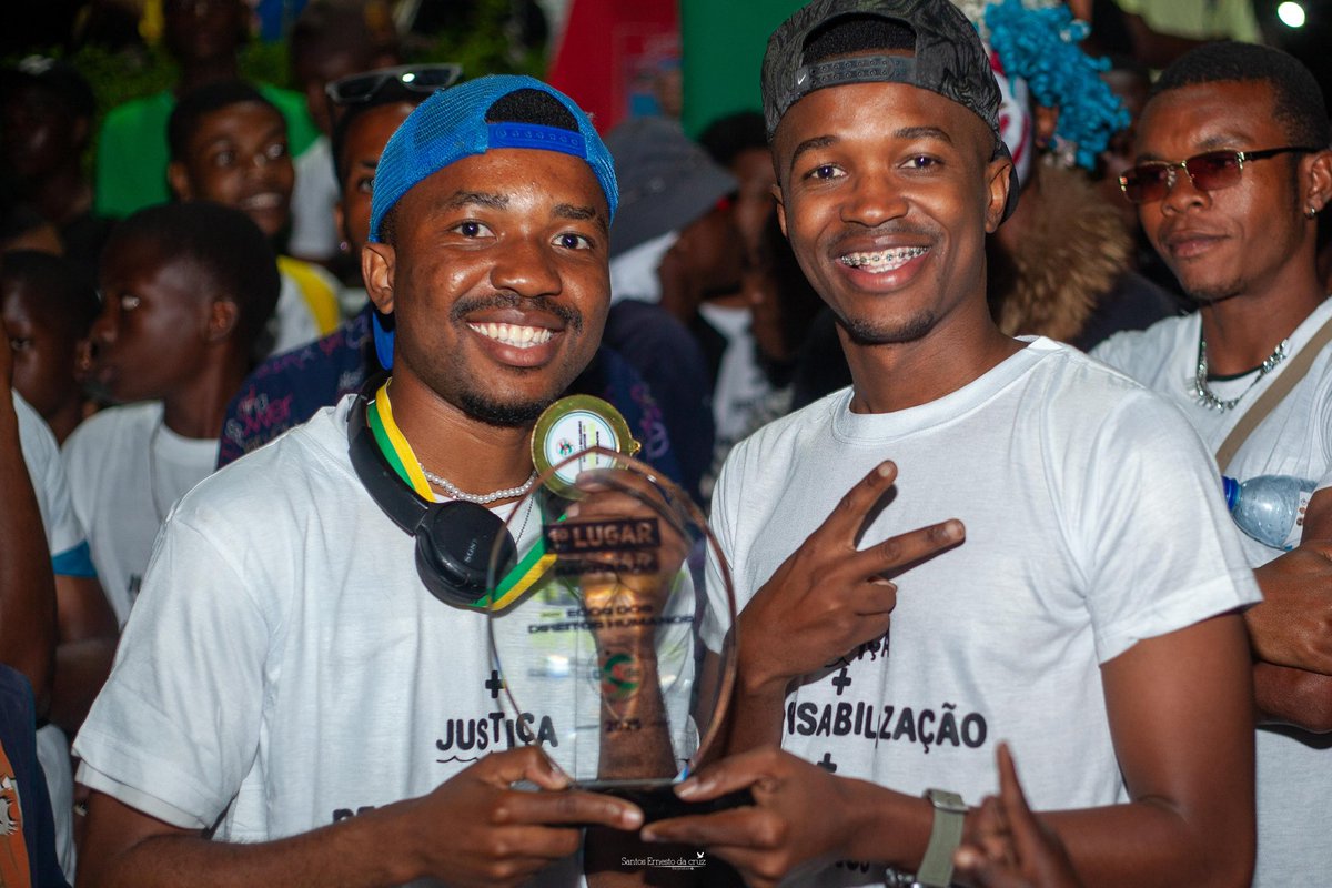 PDecide23's tweet photo. 🎤 Beira hosted the 1st Human Rights Rap Battle, promoted by @Pdecide! Over 300 people, 8 MCs, and a lot of awareness at Praça 3 de Fevereiro. Justice, reconciliation, and activism took the mic. Nirvana stood out with powerful rhymes. #DECIDEyourFuture https://t.co/4gf5DJZ7ba