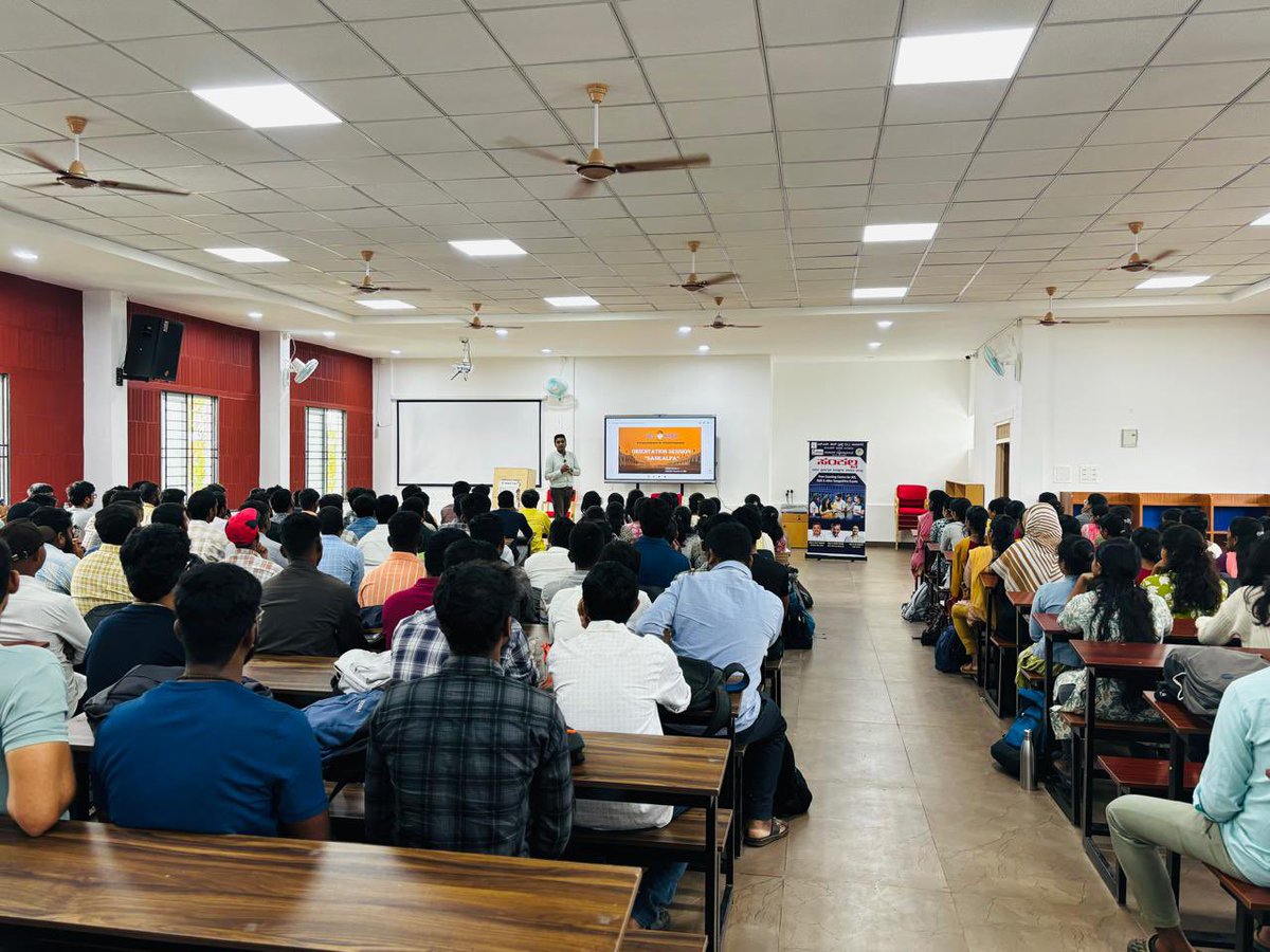 Mohankumar207's tweet photo. 1st Day, 1st Show 😊 Students all set for our ‘Sankalpa’ program @ Davangere—hearts full of hope, eyes full of BIG dreams!"

Setting the tone, sparking the fire! 🔥
Orientation at Davangere-taken by me along with SS Care Trust &amp; Davangere University.

#upsc #UPSC #upscaspirants https://t.co/f3nPZEveRt