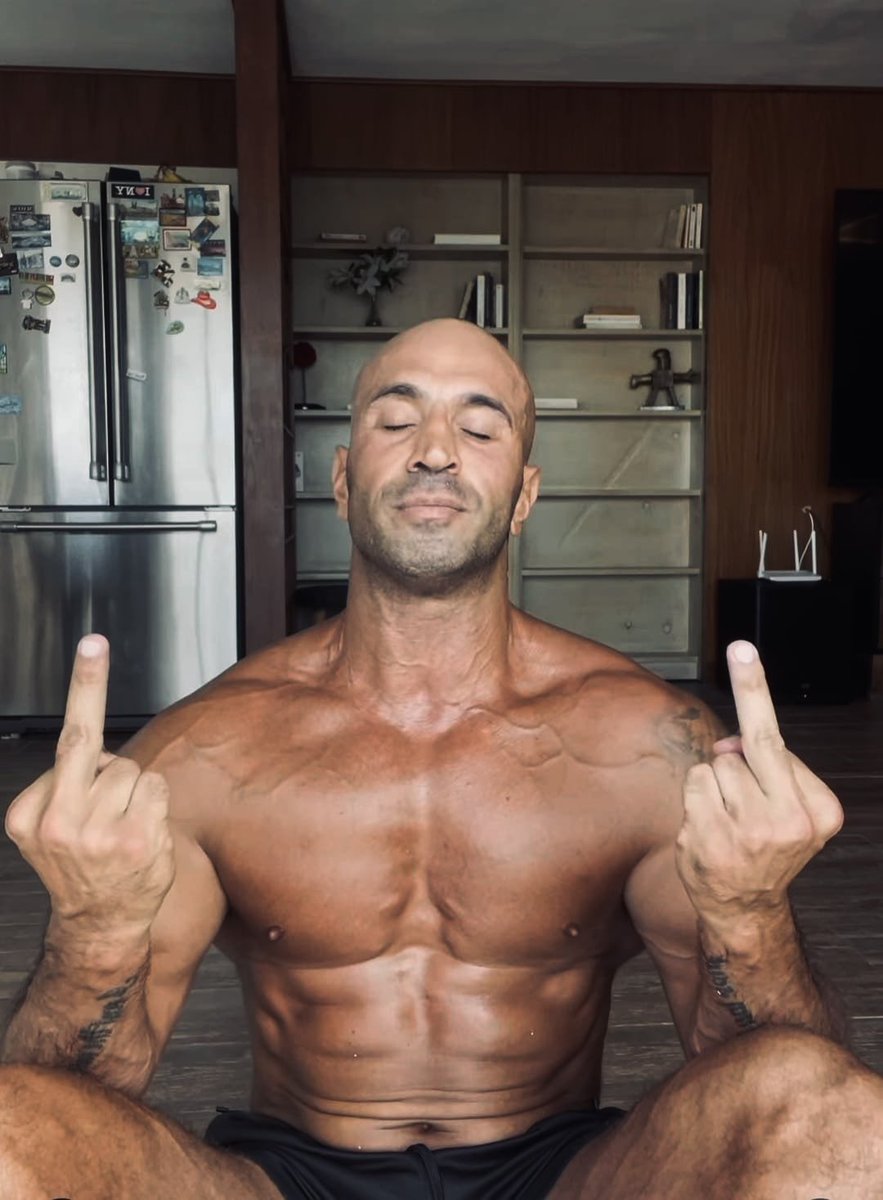 JeckovKanani's tweet image. Refusing the Covid vaccine cost me my house, savings, and a seven-figure business I spent a decade building. I know people who lost custody of their kids, lost their jobs, and nearly became homeless 🏠 

Then the triple-vaxxed, max pro cult has the audacity to say, “Not everyone…