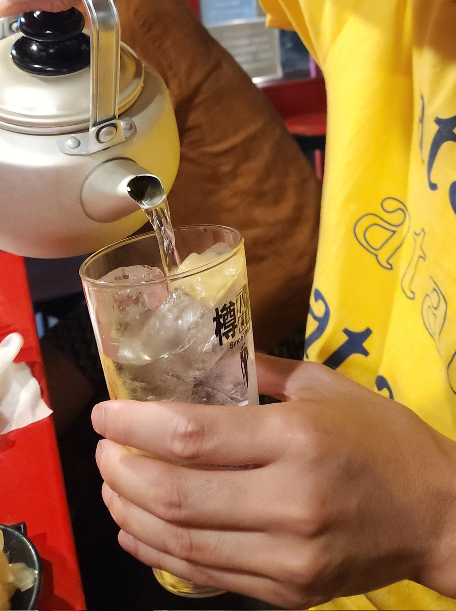hmnyan2's tweet photo. ライブ友達としかも地元で急に飲んだの初めてやった。おもろかった！ありがとう！ https://t.co/1TRtm6BmGa
