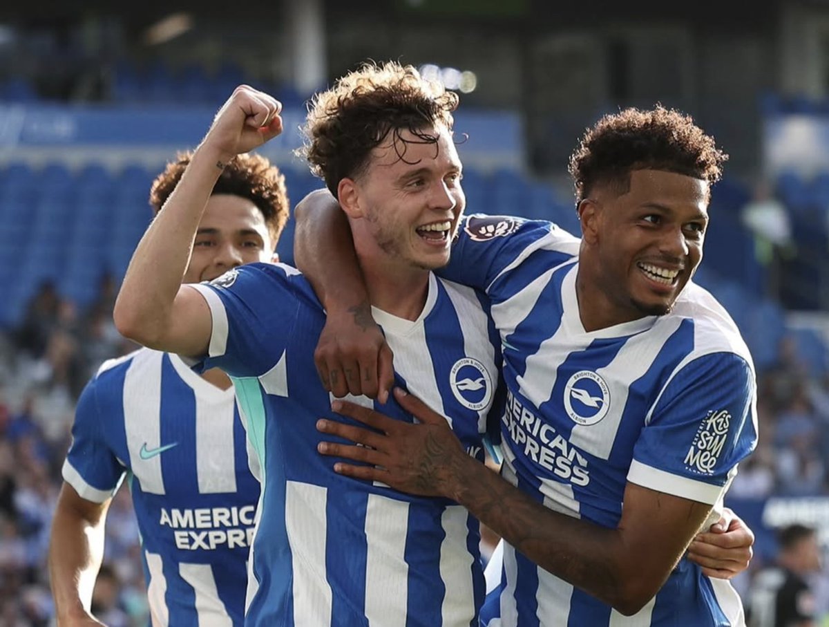 Brighton 2 - 1 Wolfsburg | Match Report

— Positional fluidity and rotations
— A HUGE issue in defence and transitions
— Maximising Maxim de Cuyper and Kaoru Mitoma
— Why Georginio Rutter can become better than João Pedro (and the importance of socks)

A THREAD 🧵