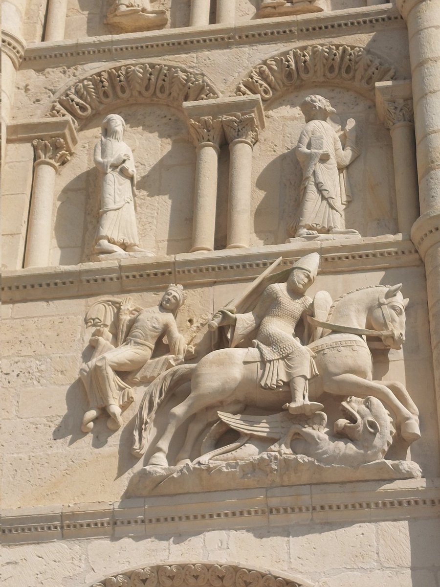 Eric_Fonte's tweet photo. Cathédrale d'Angoulême et son portail roman restauré. https://t.co/giUqPfI2SI