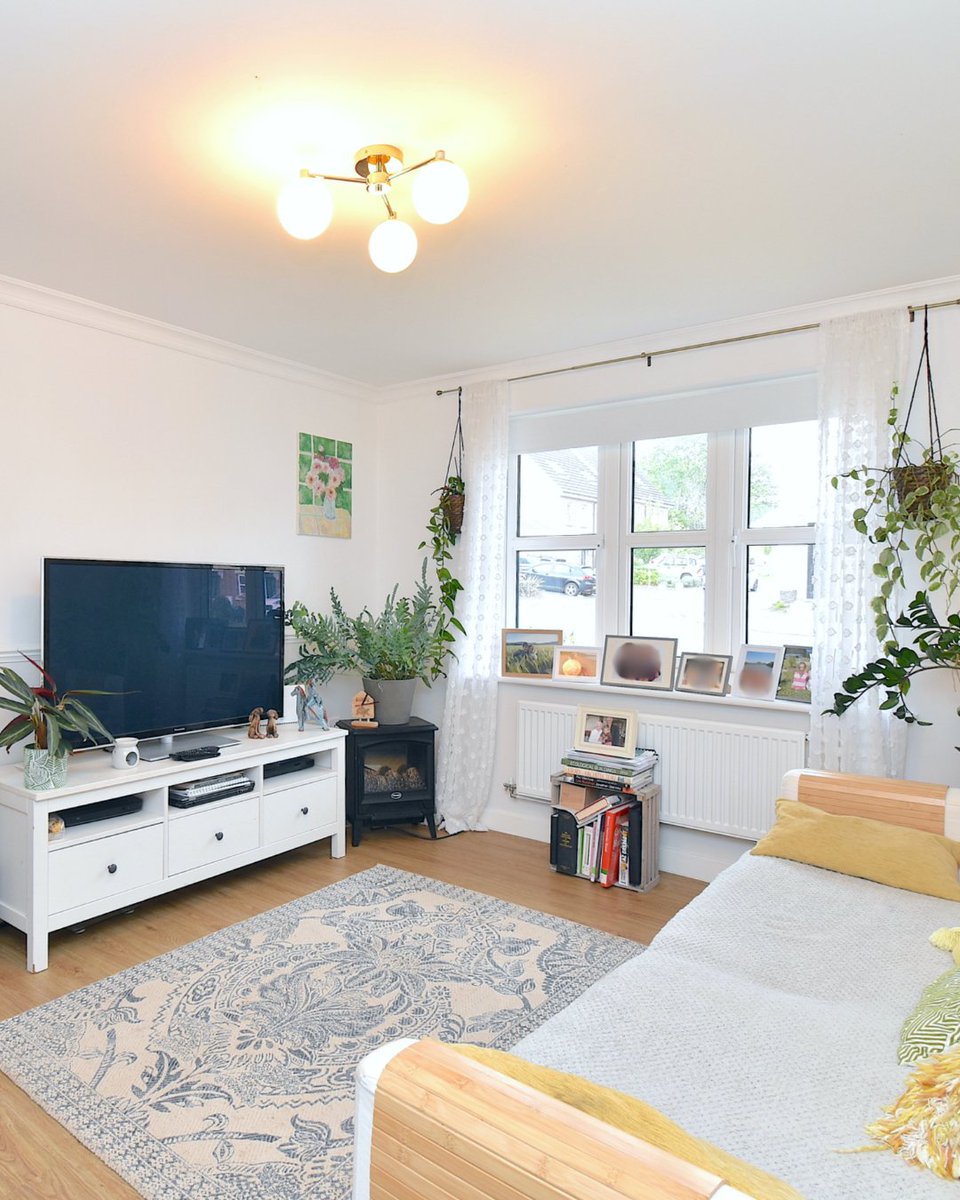 Maindiff Drive, Abergavenny
👉 Detached, 4-bedrooms
👉 Open-plan kitchen and dining room⠀⠀⠀⠀⠀⠀
👉 2 further reception rooms
👉 Located in popular residential location
£435,000
EPC Rating - B. Council Tax Band - D. Freehold
01873 858990📞
bit.ly/47xAsBM