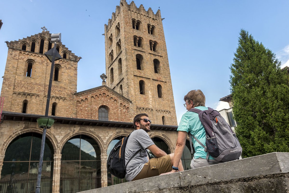 🏰 Ripoll
CAT | Monestir romànic i història viva, impulsat per l’abat Oliba. 📜
FRA | Monastère roman et histoire vivante, développé par l’abbé Oliba. 📜
#MonestirDeRipoll #AbatOliba #CamíOliba
<a href="/monestir_ripoll/">Monestir de Santa Maria de Ripoll</a> <a href="/RipollesTurisme/">Ripollès Turisme</a> <a href="/Aj_Ripoll/">Ajuntament de Ripoll</a>