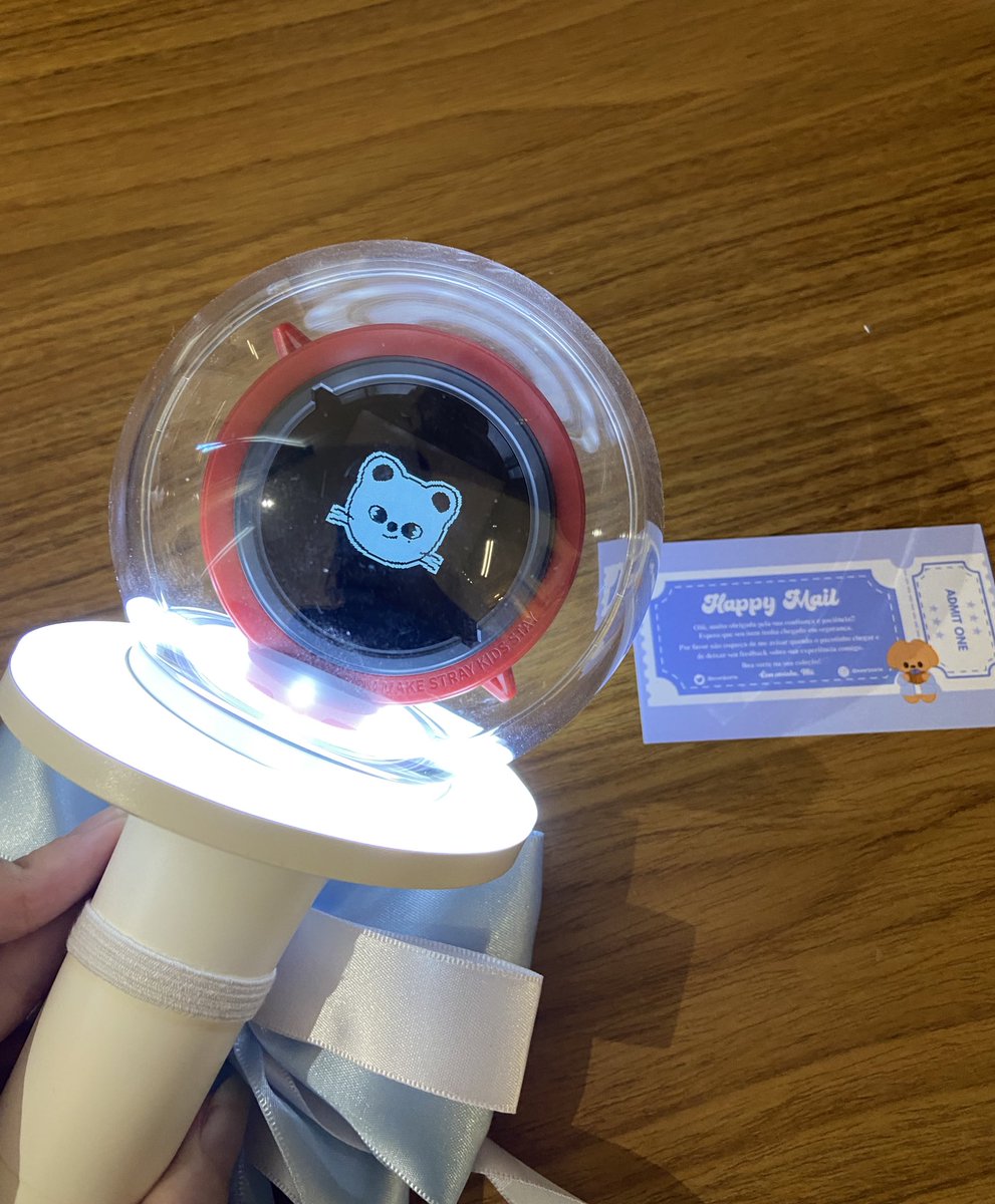 feedback hiper positivo pra <a href="/everjoorie/">ؘ</a> por ter me vendido esse nachimbong 🥹. sou a pessoa mais grata do mundo principalmente pela paciência e pela confiança, o lightstick tá em ótimas condições e ainda veio esse lacinho FOFO DMS

muito obrigada!