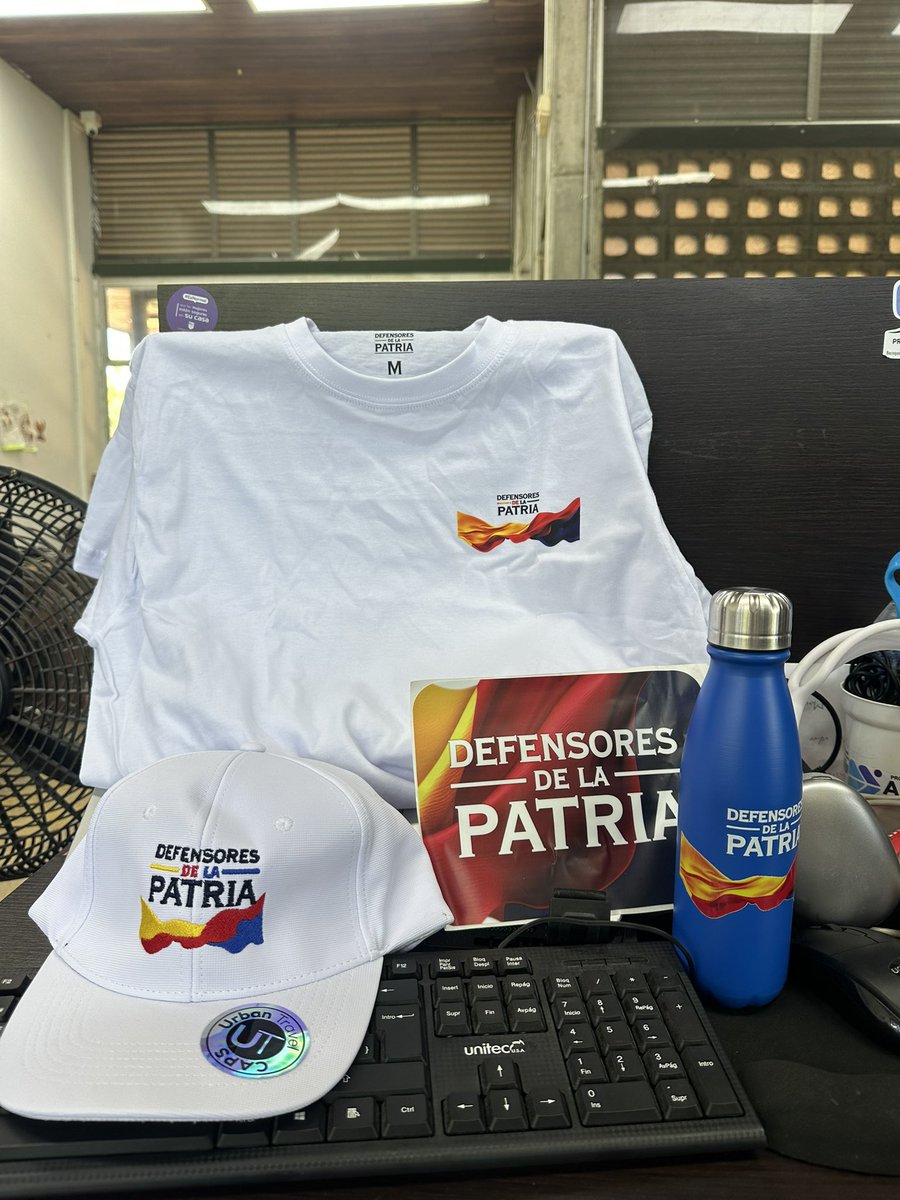 JhonatanQH's tweet photo. Feliz que me haya llegado este hermoso material de batalla💪
🫡@ABDELAESPRIELLA 
¡Salve usted la patria!
Cada día más convencido que usted es el presidente que merece nuestra preciada patria.  
#defensoresdelapatria #AbelardoPresidente #PetroAsesino https://t.co/fSyI83MH1M