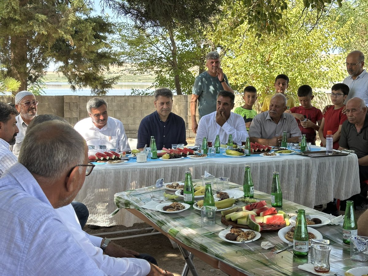 AliSahin501's tweet photo. 📍KARKAMIŞ GÜRÇAY MAHALLESİ

Gaziantep Büyükşehir Belediye Başkan Vekilimiz Arif Seçkin, Karkamış Belediye Başkanımız Mustafa Güzel, AK Parti Gaziantep İl Başkan Yardımcılarımız, AK Parti Karkamış İlçe Başkanımız Hacı Ayvaz Çiçek, Kadın Kolları ve Gençlik Kolları teşkilat mensuplarımızla birlikte Gürçay Mahalle sakinlerimizi ziyaret ettik. İhtiyaçlarımız konusunda çalışmalar yaptık… 

@Akparti 
@AKPartiG_Antep
@mustafaguzel027 
@AyvazHac18390 
@arifseckinn 
@yilmaz_huseyinn 
@akpartikarkamis