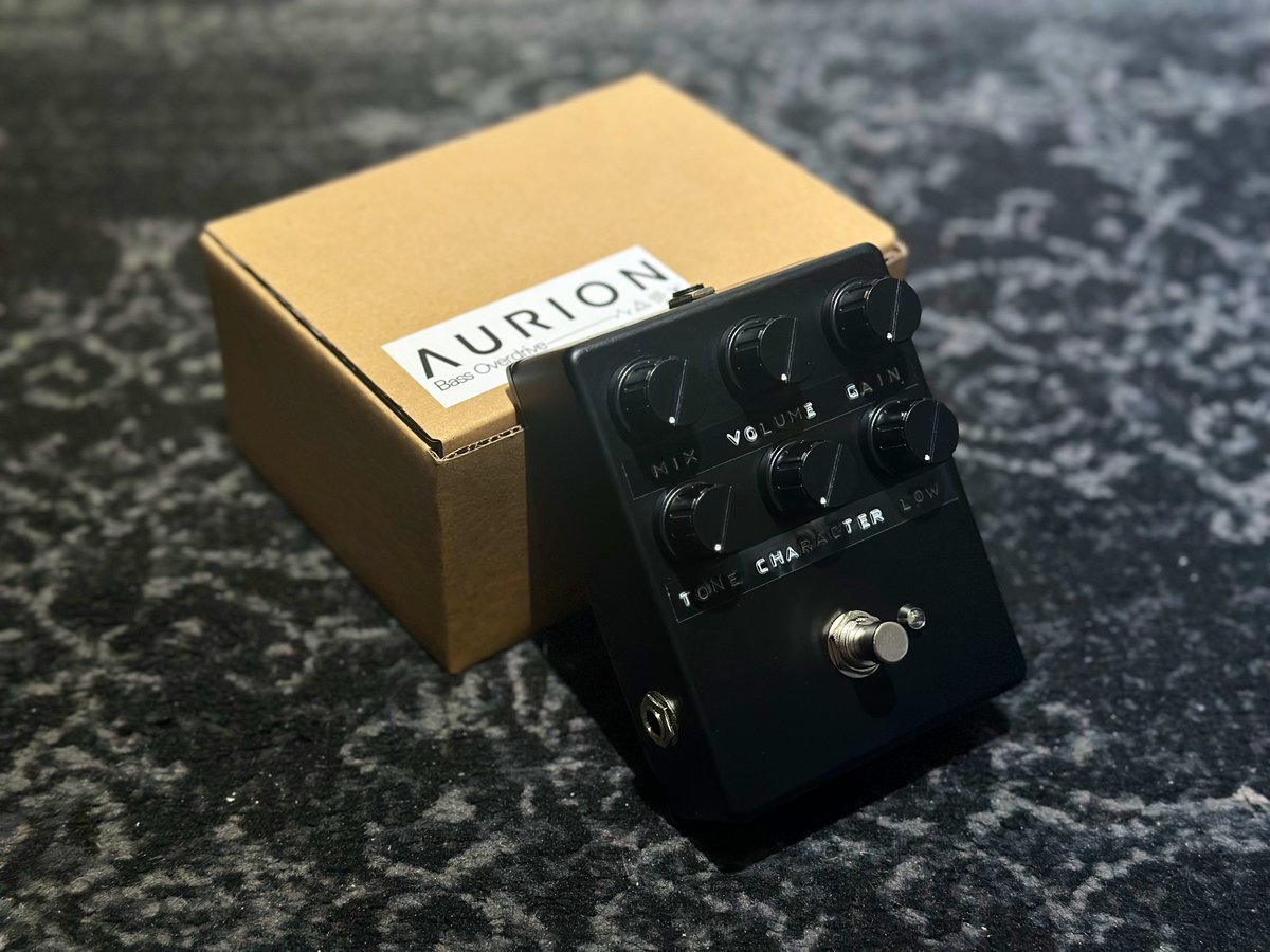 my new gear...
SONIFIX AURION

我がGAGOGOGOとまさかの全く同じ塗装・筐体のこちら、もはや兄弟と言っても過言ではない
イベント終わったら嫁のベースボードに組み込んで弾き倒そうと思います
いとうくんありがとーーー！