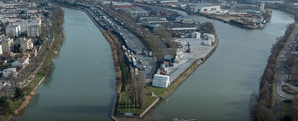 NPortuarias's tweet photo. #Francia: #HAROPA PORT fortalece su tráfico de #contenedores con un aumento del 4%
https://t.co/gzyTt9G5HV #NoticiasPortuarias #Noticias #comercioexterior https://t.co/bsqBNdyaia