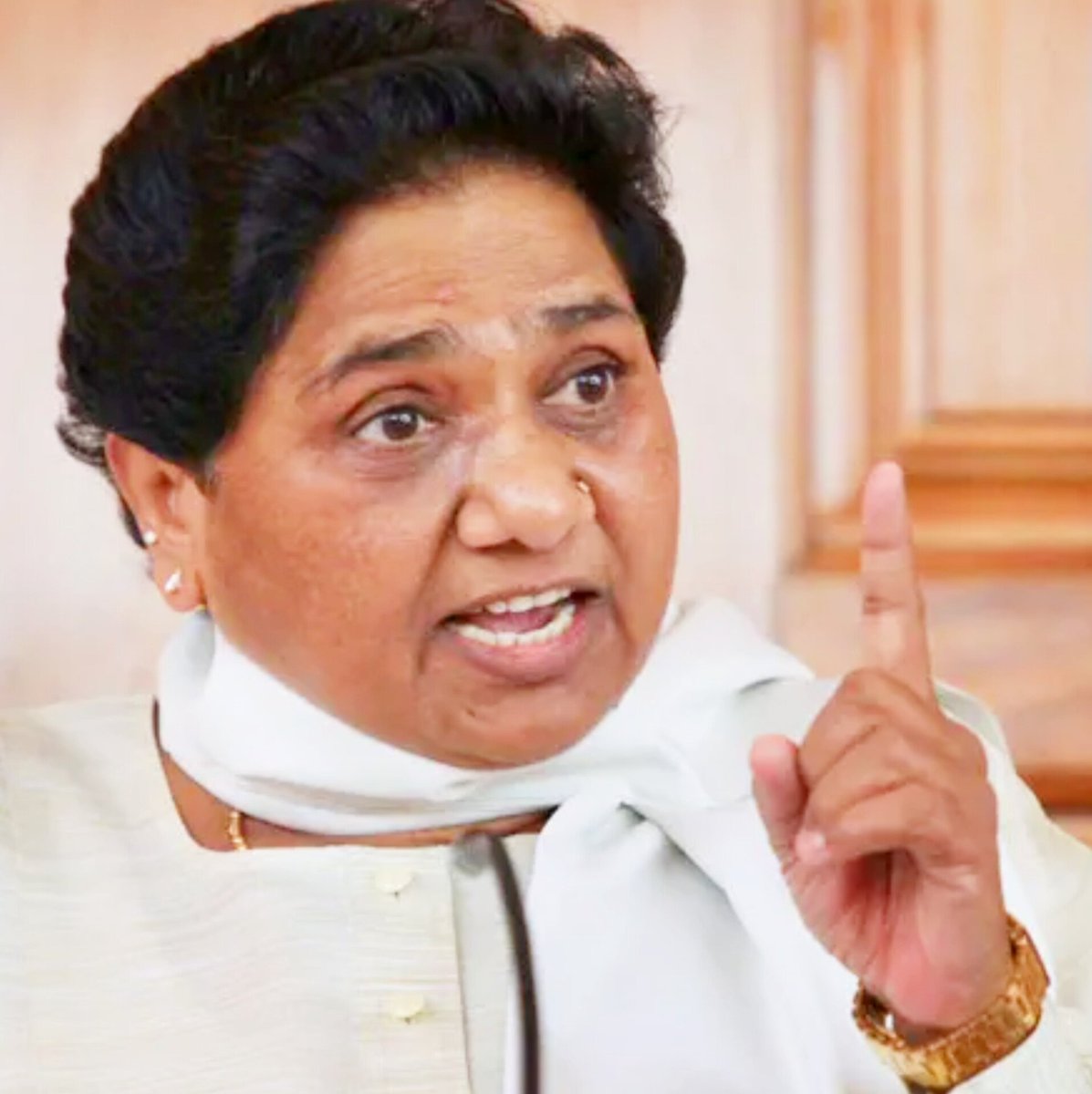 दोहरापन! दोगलापन! बड़बोलापन!

2017 में बहन जी ने जब EVM पर सवाल उठाया तो सपा, कांग्रेस व अन्य विपक्षी दल उन पर हंस रहे थे। पूरा सेक्युलर-लिबरल जमात उनका मजाक उड़ा रहा था।

आज यही लोग चुनाव आयोग के खिलाफ गले की नसें फाड़कर चिल्ला रहे हैं। दोहरे चरित्र की हद होती है।