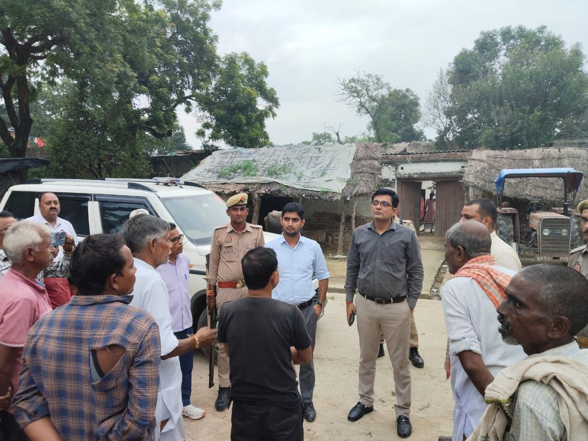 dmhardoi's tweet photo. आज अपर जिलाधिकारी न्यायिक प्रफुल्ल त्रिपाठी ने उप जिलाधिकारी मयंक कुंडू के साथ सवायजपुर तहसील के अलीशेर पुरवा गाँव में बाढ़ से निपटने की तैयारियों का जायजा लिया तथा सम्बंधित अधिकारियों को आवश्यक निर्देश दिए।
@CMOfficeUP 
@InfoDeptUP 
@UPGovt https://t.co/k18yXNoBFP