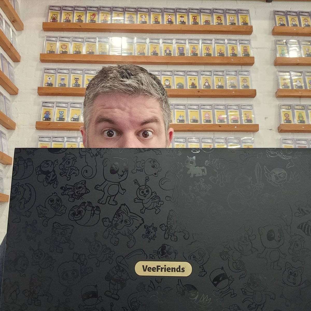 Live in 2 hours unboxing GG 17 and running some manga singles! Come by and hang out!