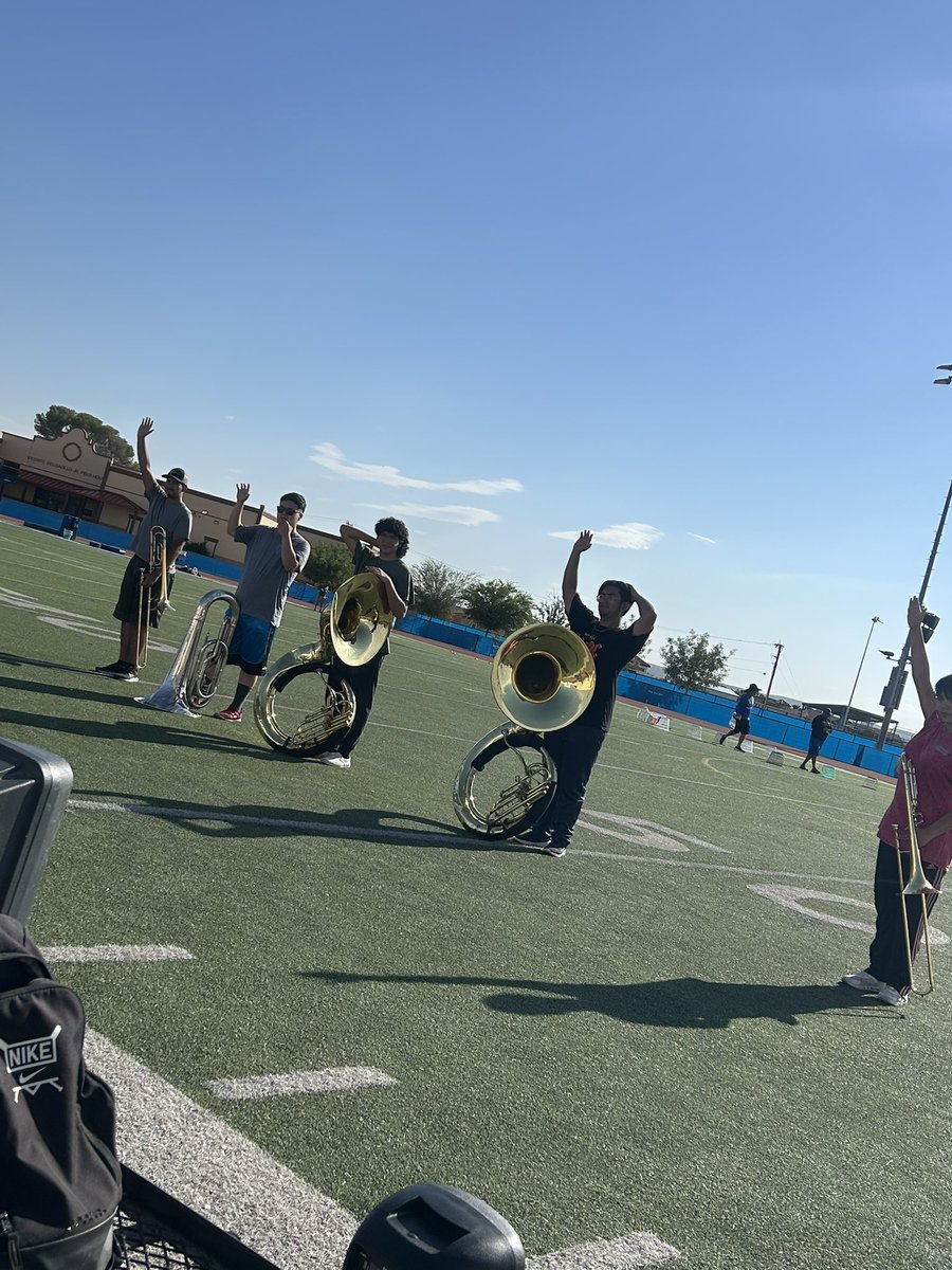 SEHSEAGLEBAND's tweet photo. Happy Monday @SanElizarioISD!! #SEHSTheBest #FromFormToThought #SanEliMusic https://t.co/mOwoNzIniu