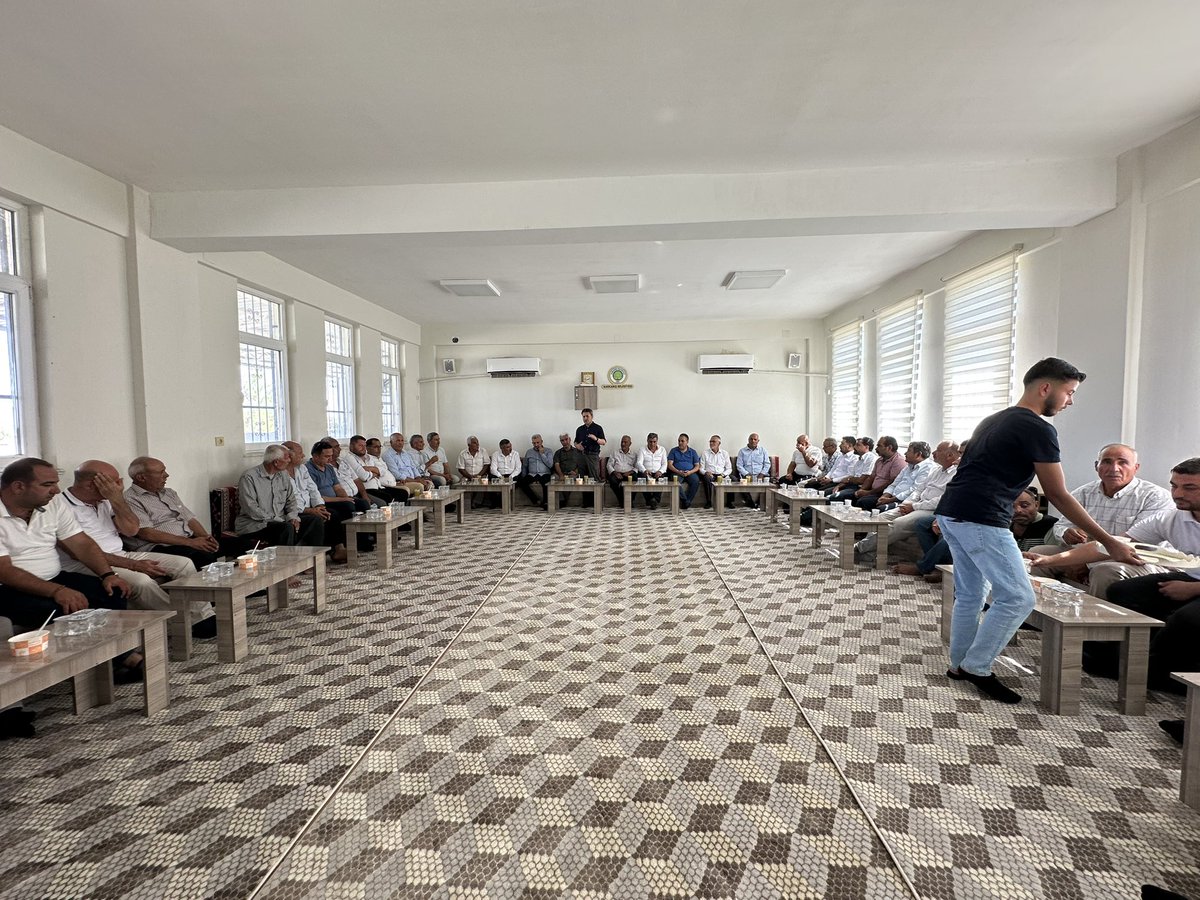 AliSahin501's tweet photo. 📍KARKAMIŞ KELEKLİ MAHALLESİ

Gaziantep Büyükşehir Belediye Başkan Vekilimiz Arif Seçkin, Karkamış Belediye Başkanımız Mustafa Güzel, AK Parti Gaziantep İl Başkan Yardımcılarımız, AK Parti Karkamış İlçe Başkanımız Hacı Ayvaz Çiçek, Kadın Kolları ve Gençlik Kolları teşkilat mensuplarımızla birlikte Kelekli Mahalle muhtarımız Mehmet Kelek Bey ve sakinlerimizi ziyaret ettik. İhtiyaçlarımız konusunda çalışmalar yaptık… 

@Akparti 
@AKPartiG_Antep
@mustafaguzel027 
@AyvazHac18390 
@arifseckinn 
@yilmaz_huseyinn 
@akpartikarkamis