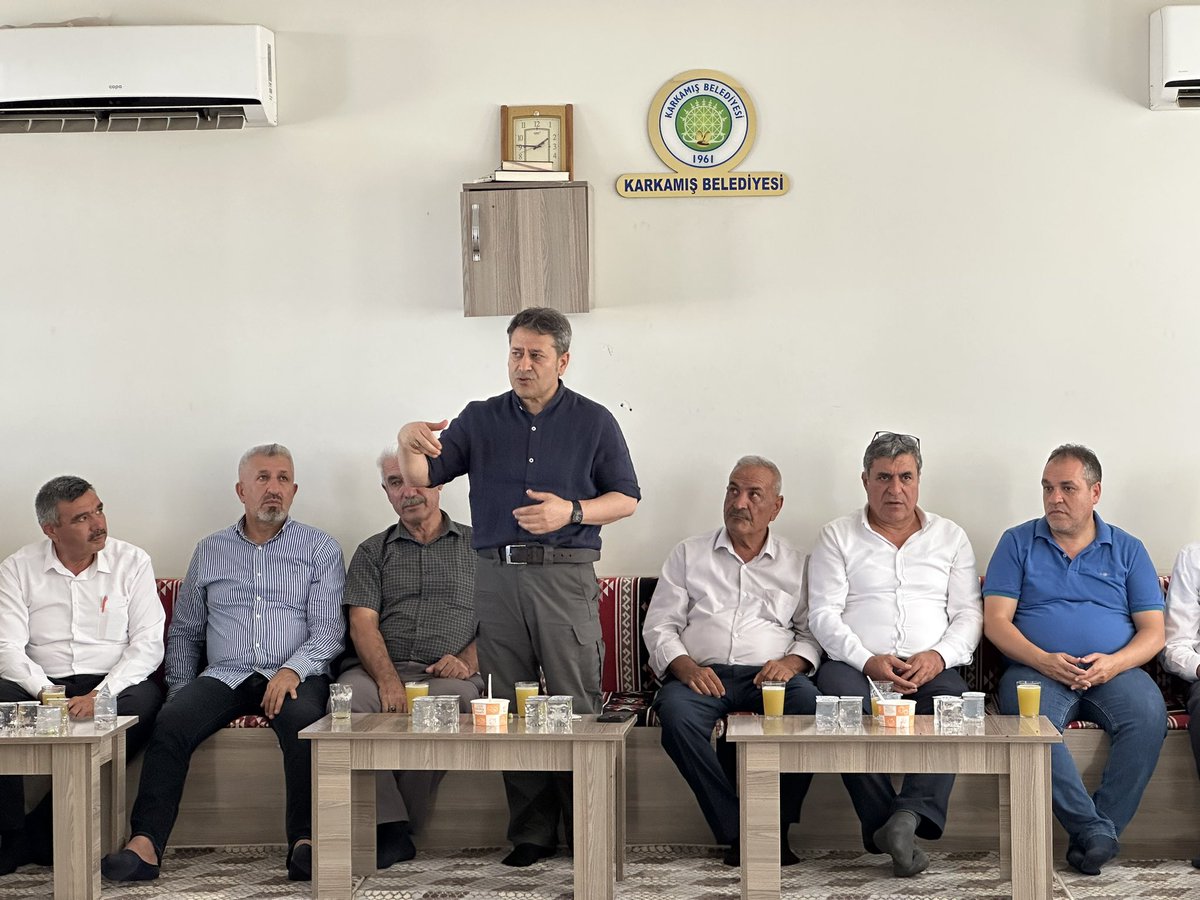 AliSahin501's tweet photo. 📍KARKAMIŞ KELEKLİ MAHALLESİ

Gaziantep Büyükşehir Belediye Başkan Vekilimiz Arif Seçkin, Karkamış Belediye Başkanımız Mustafa Güzel, AK Parti Gaziantep İl Başkan Yardımcılarımız, AK Parti Karkamış İlçe Başkanımız Hacı Ayvaz Çiçek, Kadın Kolları ve Gençlik Kolları teşkilat mensuplarımızla birlikte Kelekli Mahalle muhtarımız Mehmet Kelek Bey ve sakinlerimizi ziyaret ettik. İhtiyaçlarımız konusunda çalışmalar yaptık… 

@Akparti 
@AKPartiG_Antep
@mustafaguzel027 
@AyvazHac18390 
@arifseckinn 
@yilmaz_huseyinn 
@akpartikarkamis