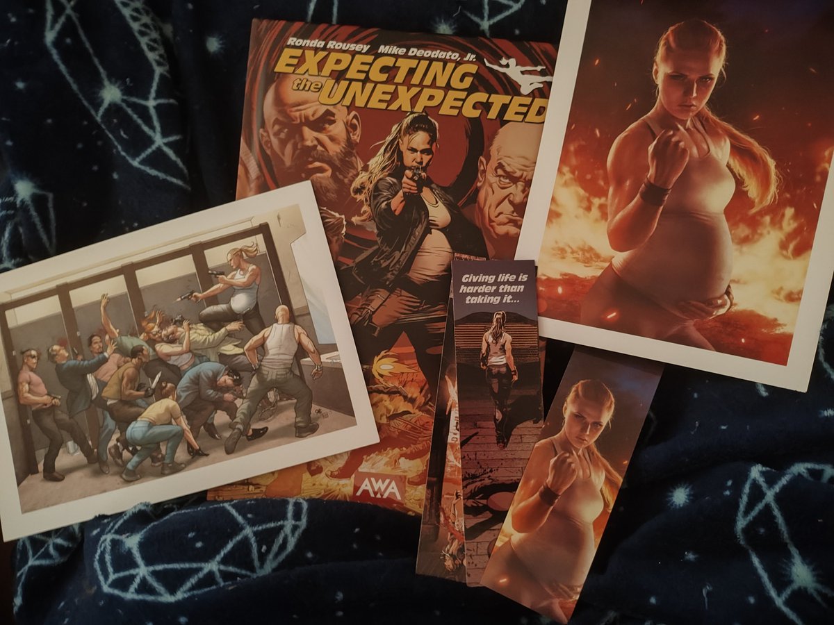 eyerighteye's tweet photo. @RondaRousey Ronda Rousey + comic books = the perfect tag team. #ExpectingTheUnexpected https://t.co/dn5z0e1qVz